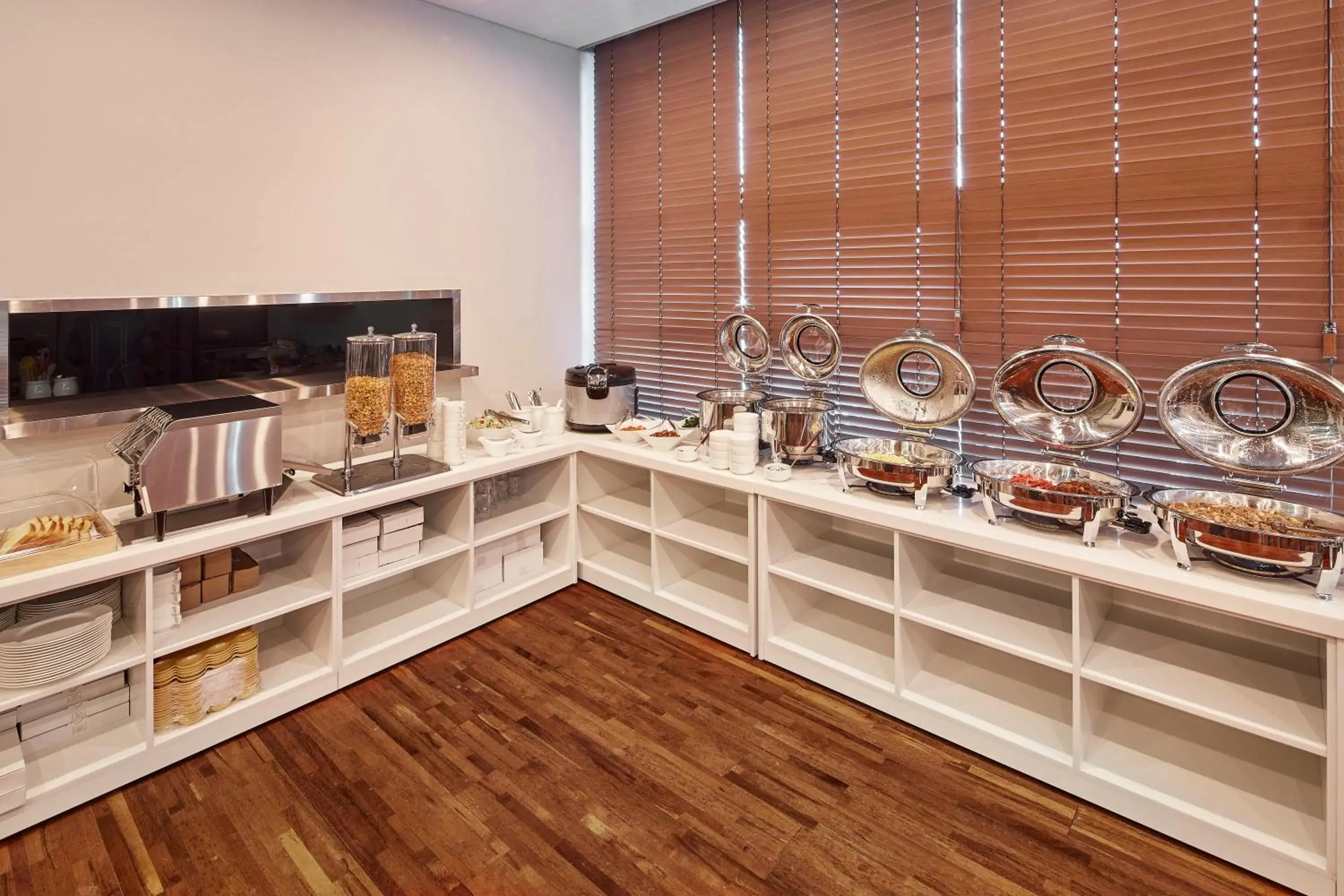 Breakfast in Western Bay Marina Hotel Breakfast in Western Bay Marina Hotel