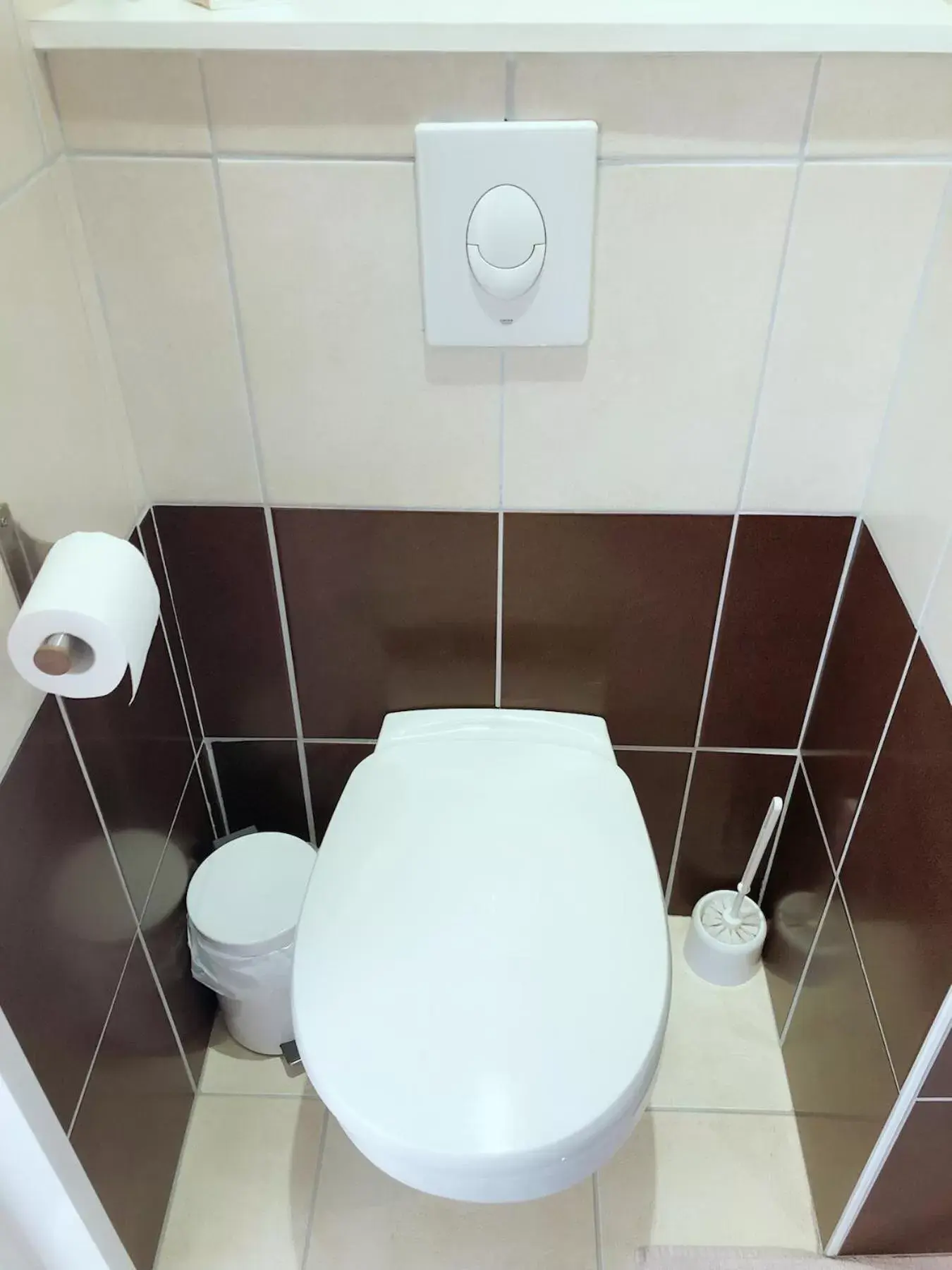 Toilet, Bathroom in Hotel Le Ronchamp