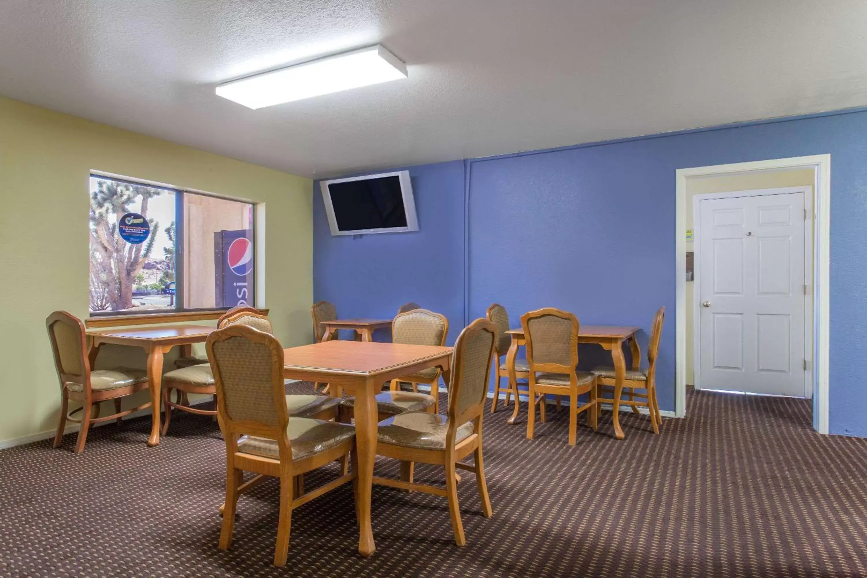 Restaurant/places to eat, Dining Area in Days Inn by Wyndham Kingman West