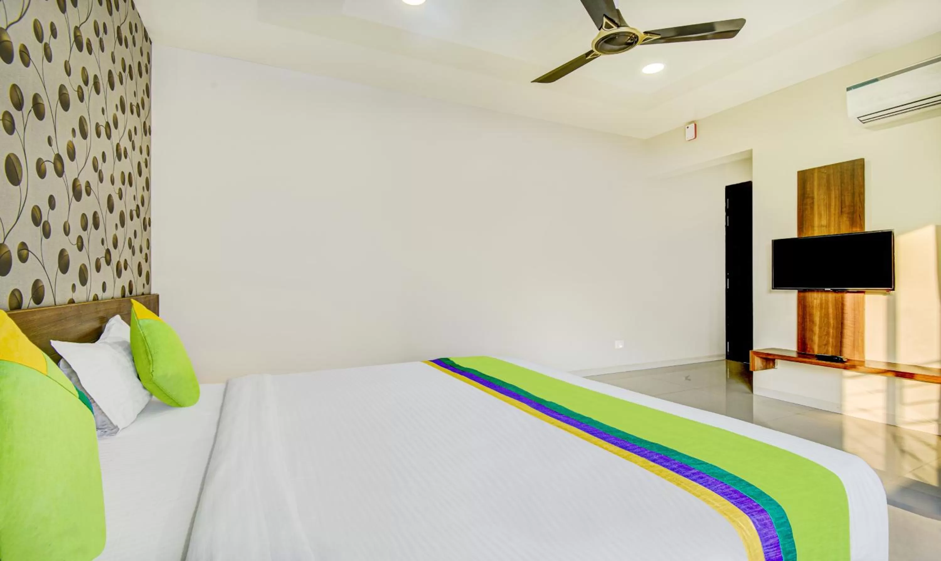 Bedroom, Bed in Treebo Trend Kuber Inn