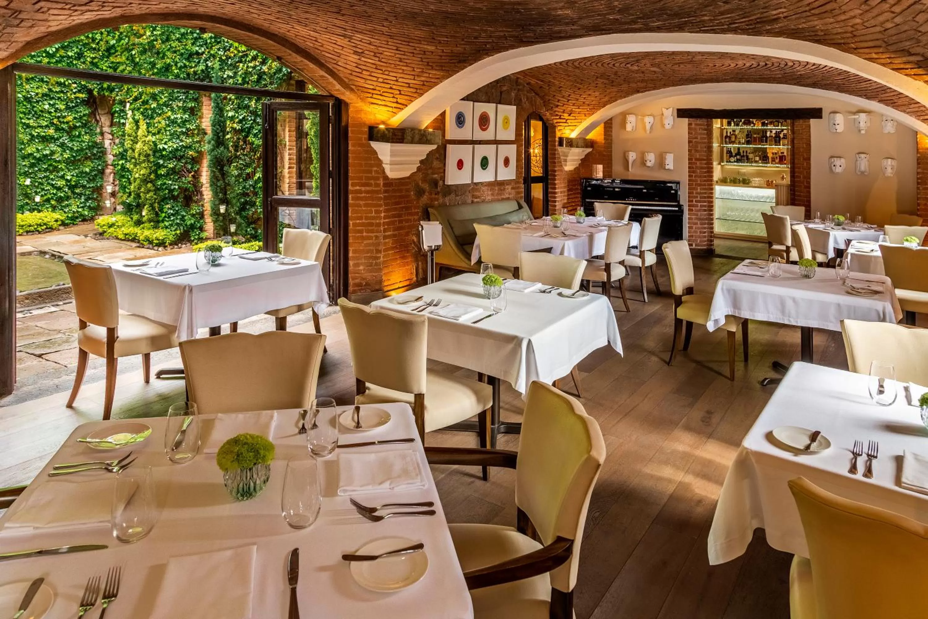 Restaurant/places to eat in El Convento Boutique Hotel