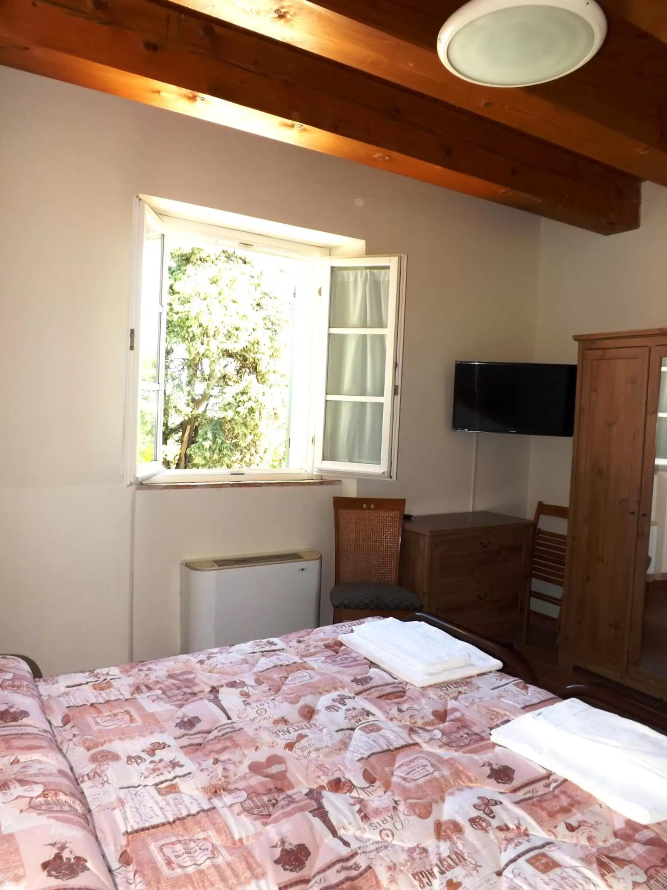 Standard Twin Room - single occupancy in Tenuta Villa Colle Sereno Standard Twin Room - single occupancy in Tenuta Villa Colle Sereno