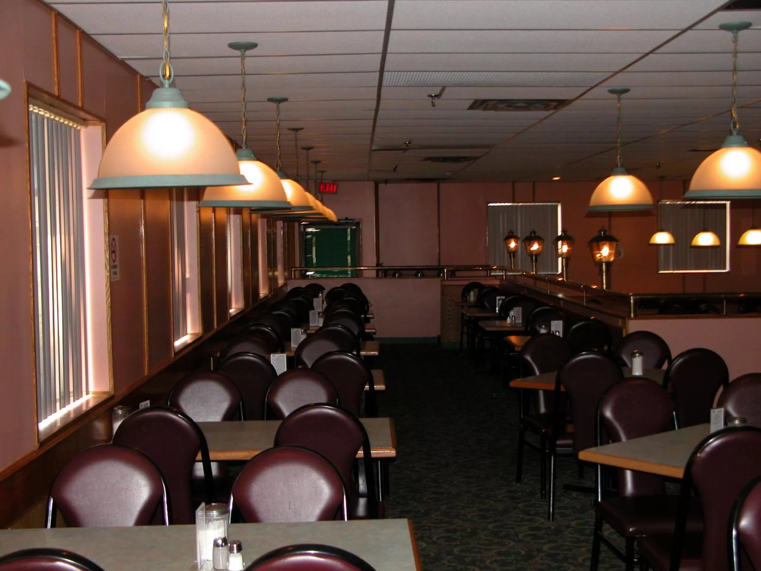 Restaurant/places to eat in Discovery Inn