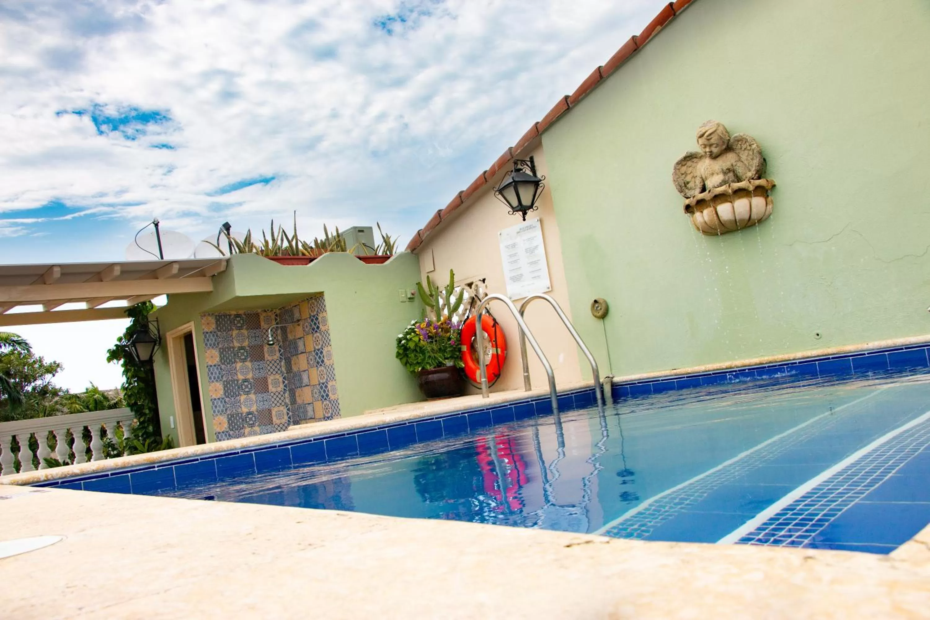 Swimming pool in Hotel Casa La Fe