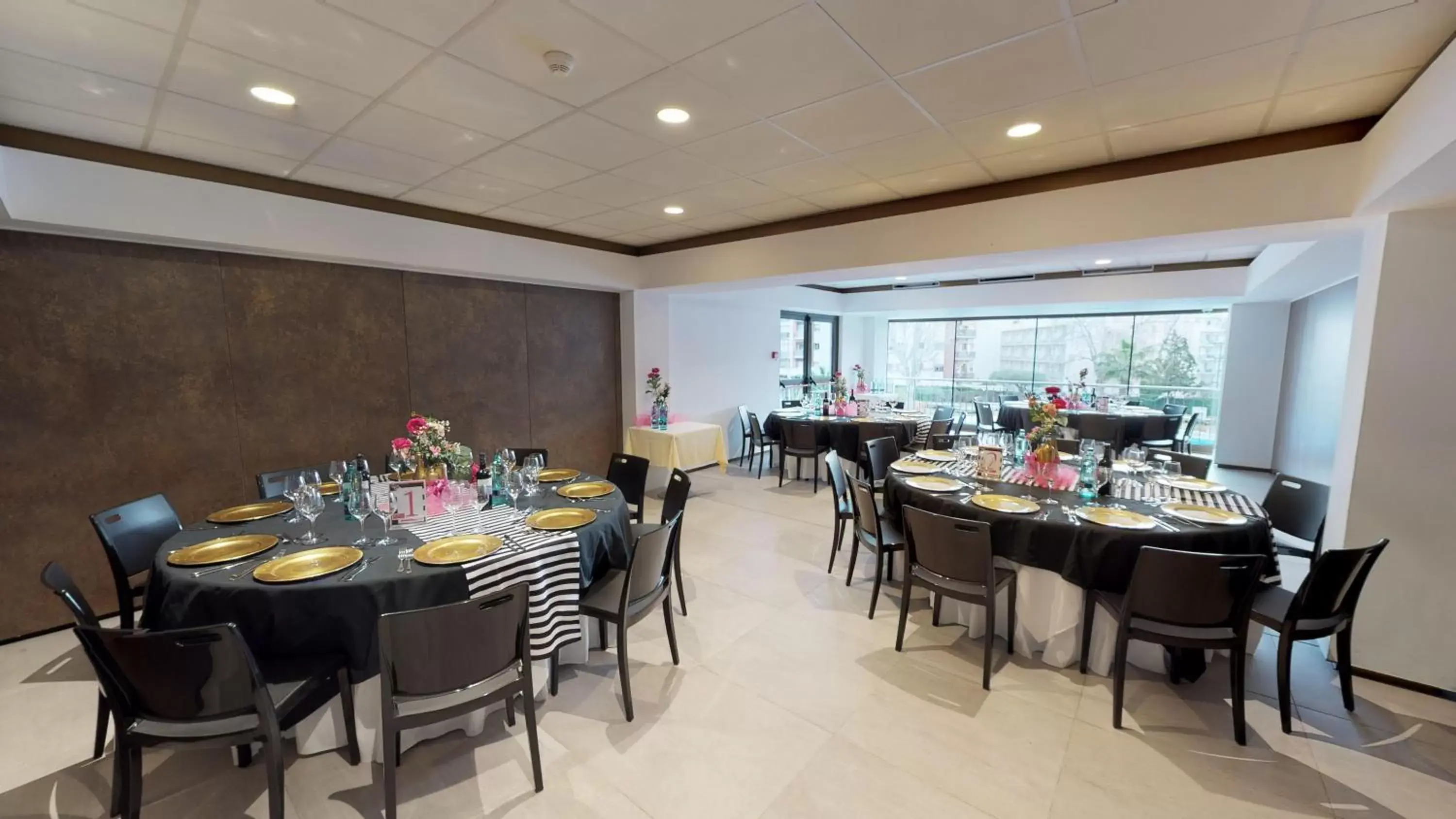 Banquet/Function facilities, Restaurant/Places to Eat in Hotel Samba