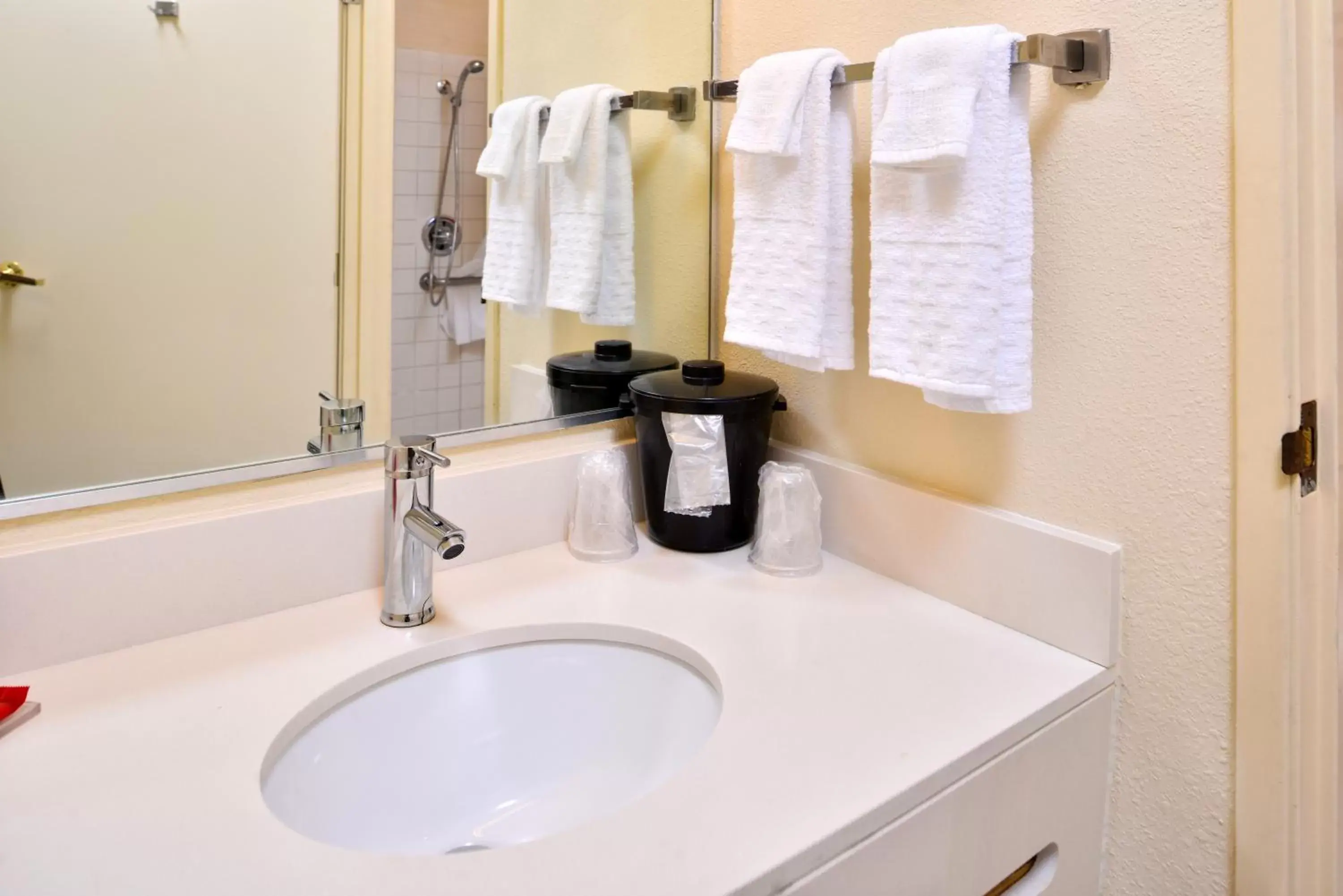 Bathroom in SureStay Plus Hotel by Best Western Ottumwa