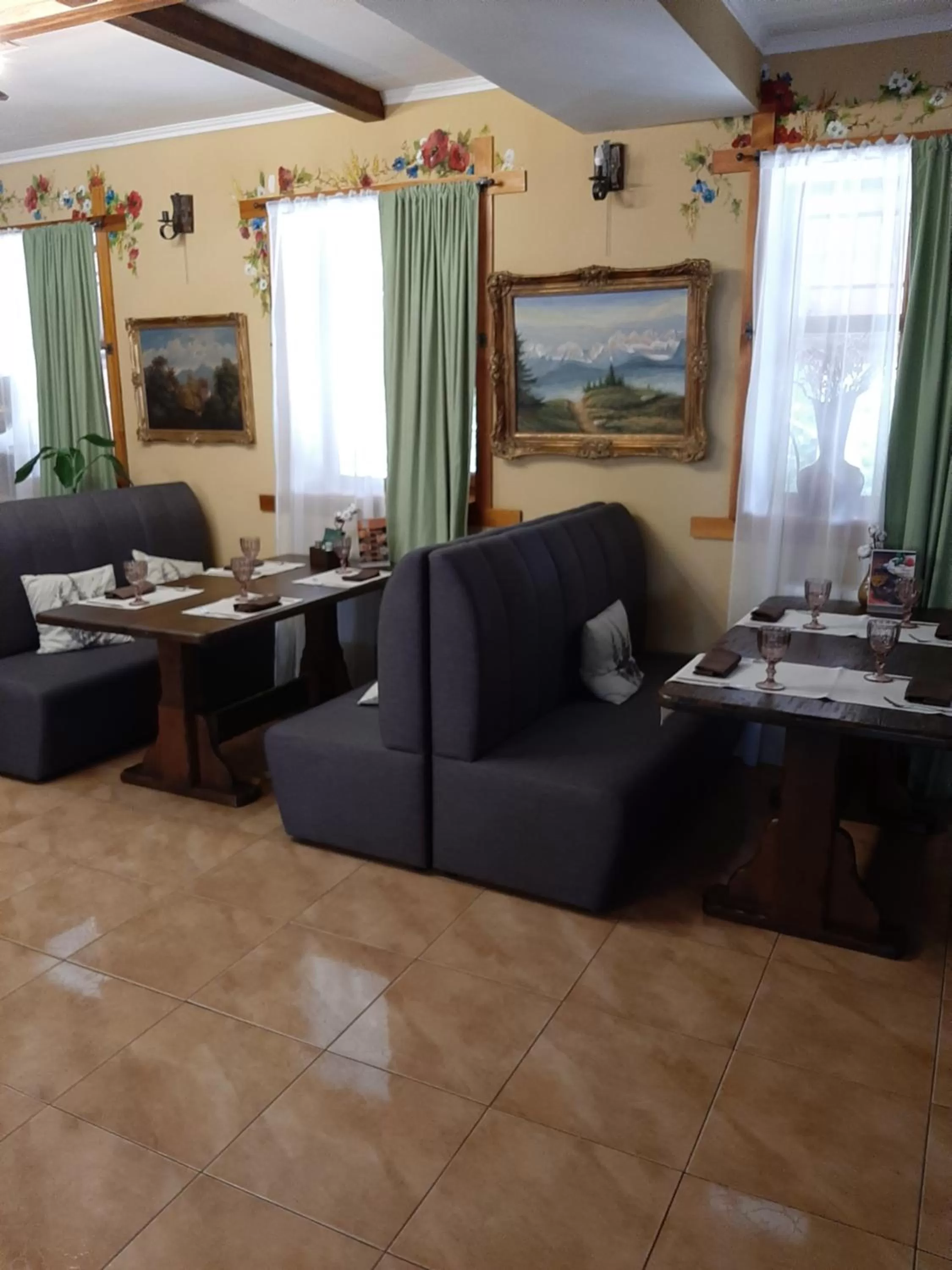 Restaurant/places to eat in Stara Vezha Hotel