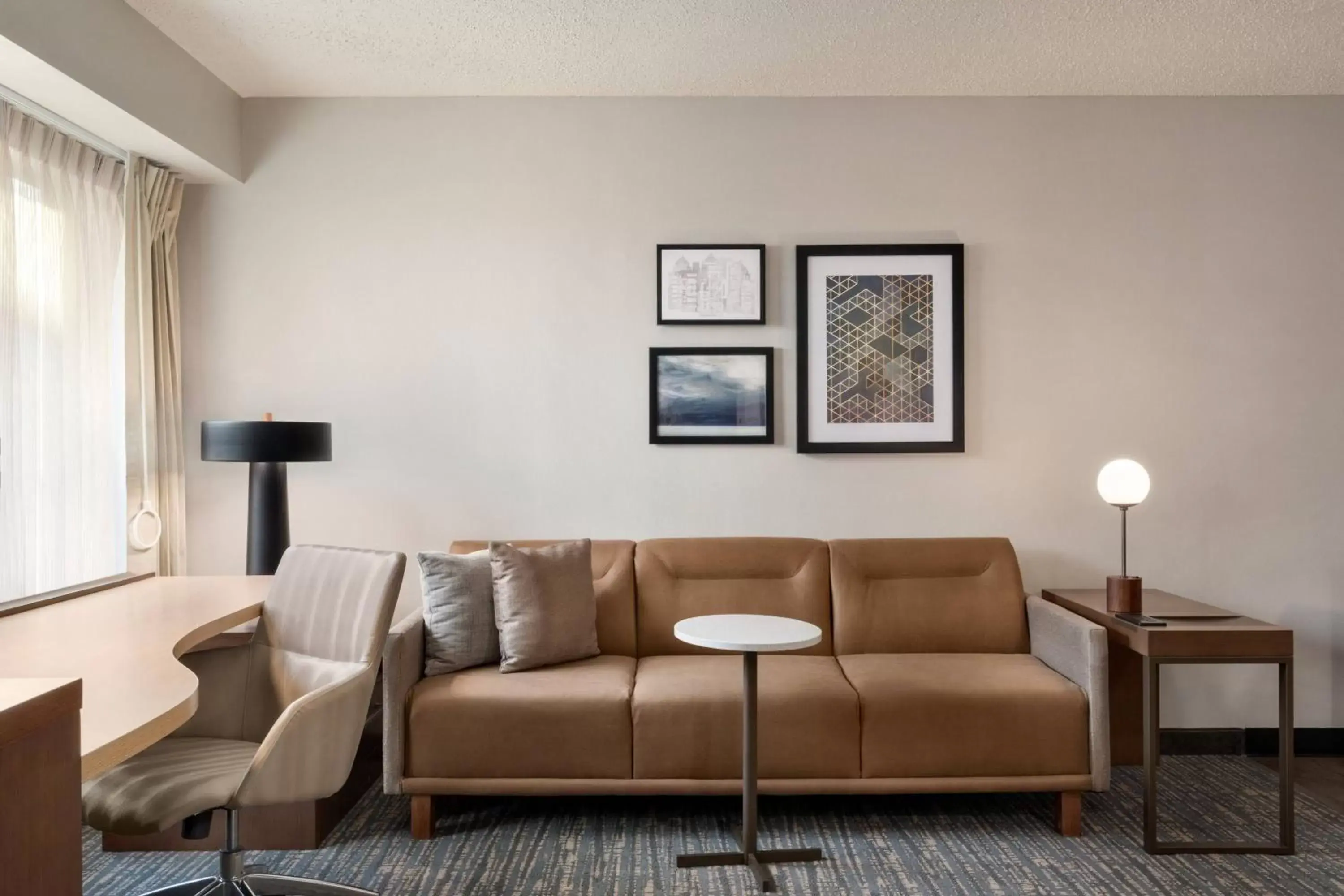 Photo of the whole room, Seating Area in Residence Inn by Marriott West Springfield