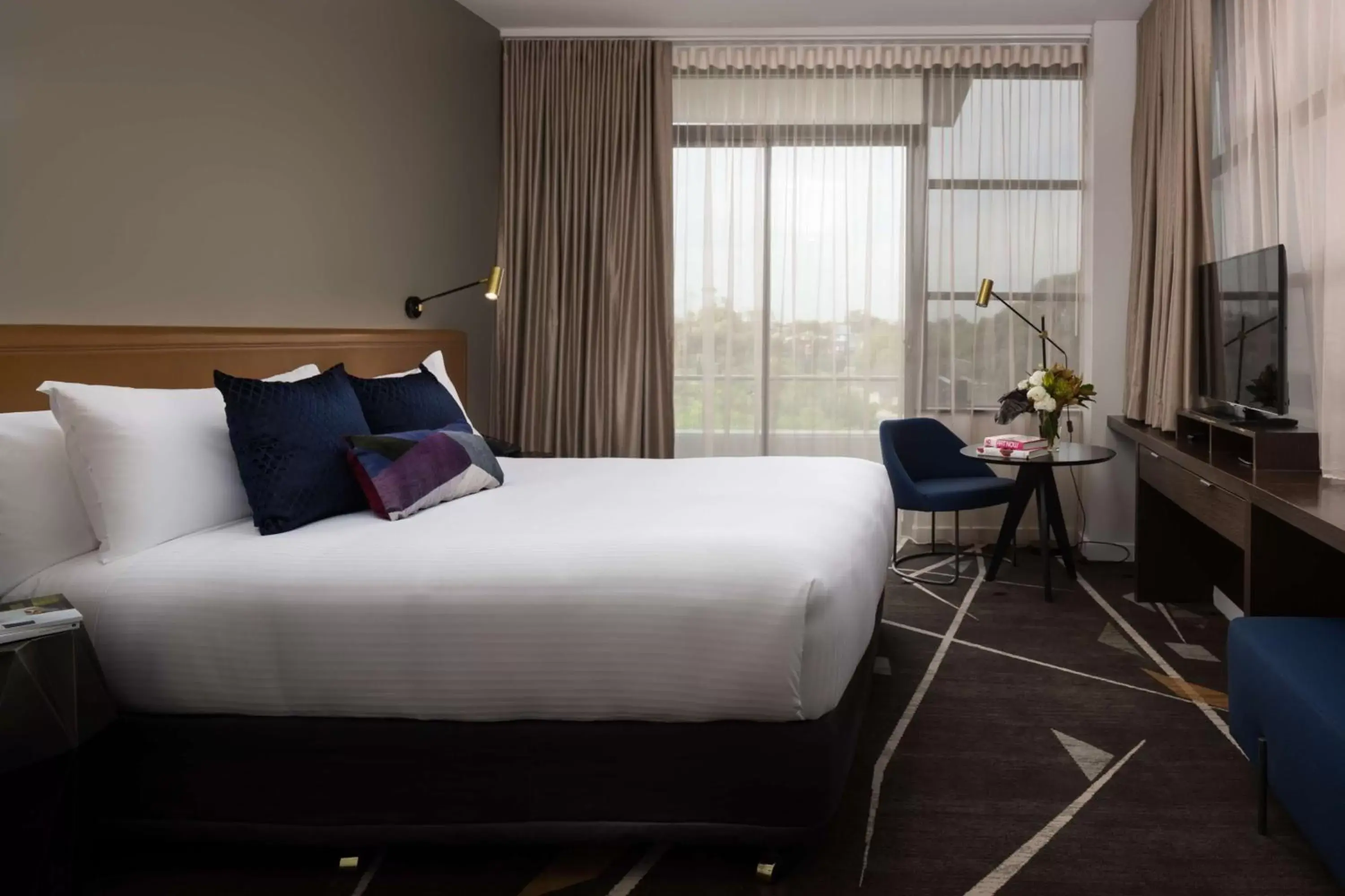 Photo of the whole room, Bed in Rydges Campbelltown