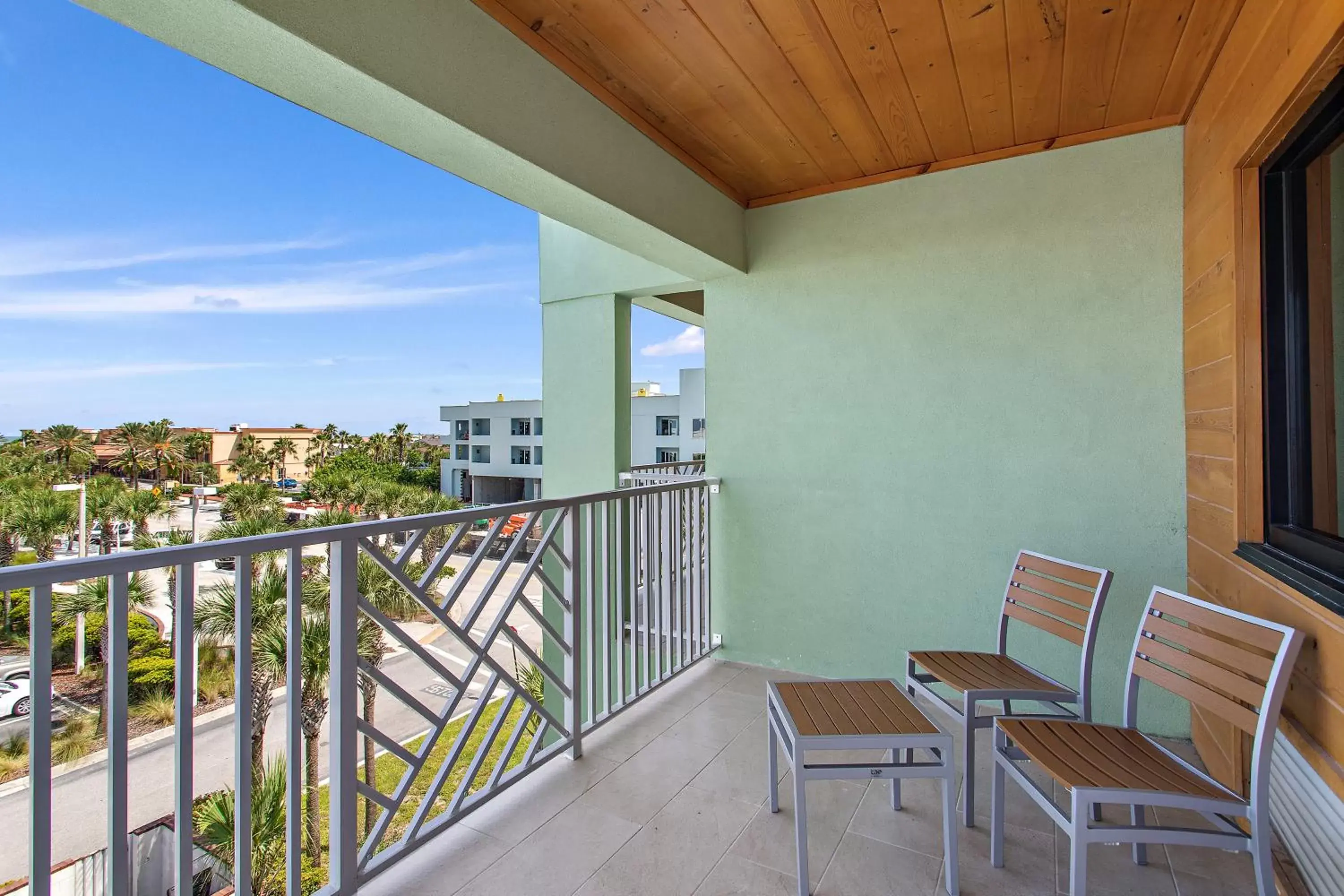 Photo of the whole room, Balcony/Terrace in Holiday Inn Express St. Augustine - Vilano Beach, an IHG Hotel