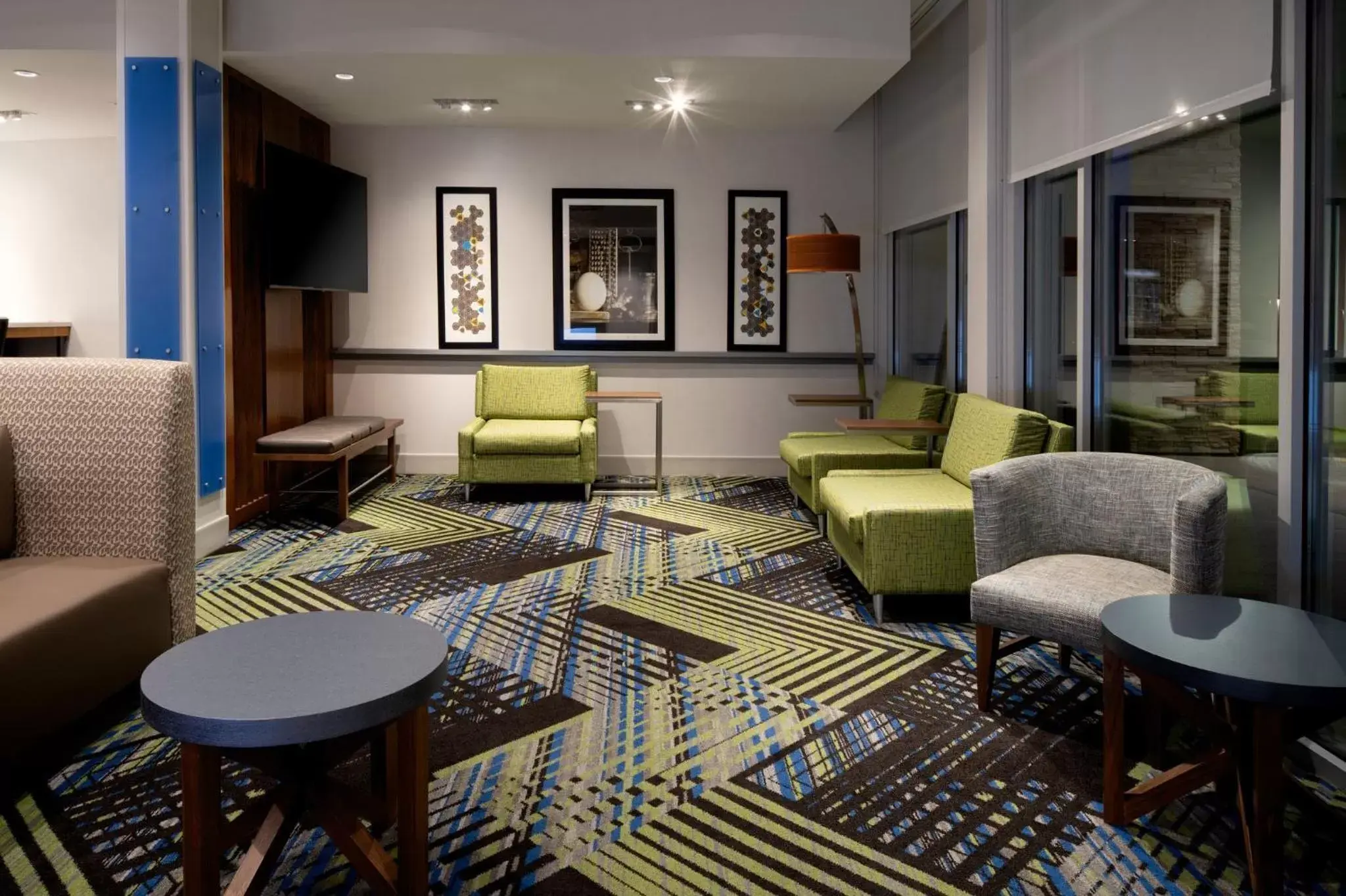 Property building, Lounge/Bar in Holiday Inn Express & Suites - Bullhead City , an IHG Hotel