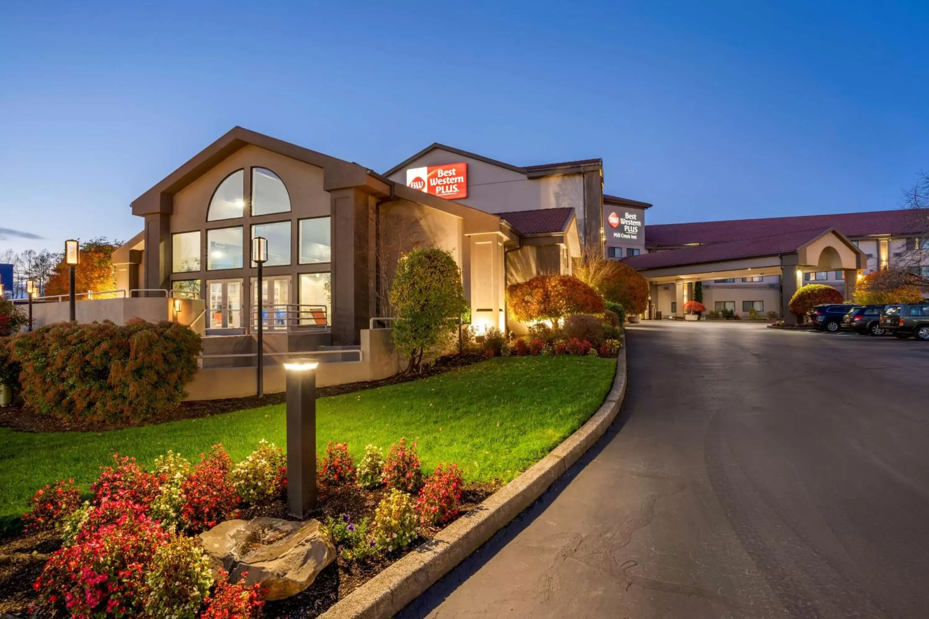 Property Building in Best Western Plus Mill Creek Inn