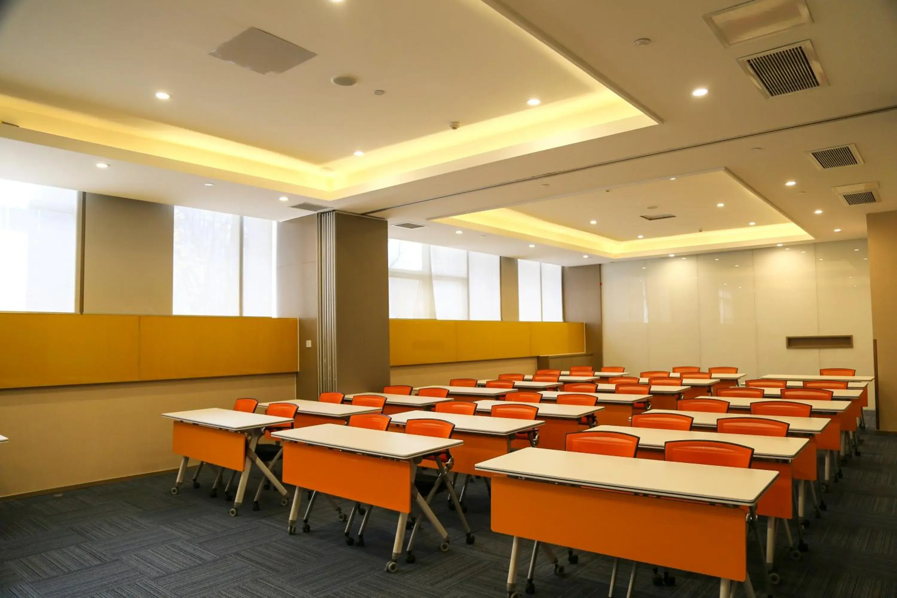 Meeting/conference room in Holiday Inn Express Chengdu Jinniu, an IHG Hotel