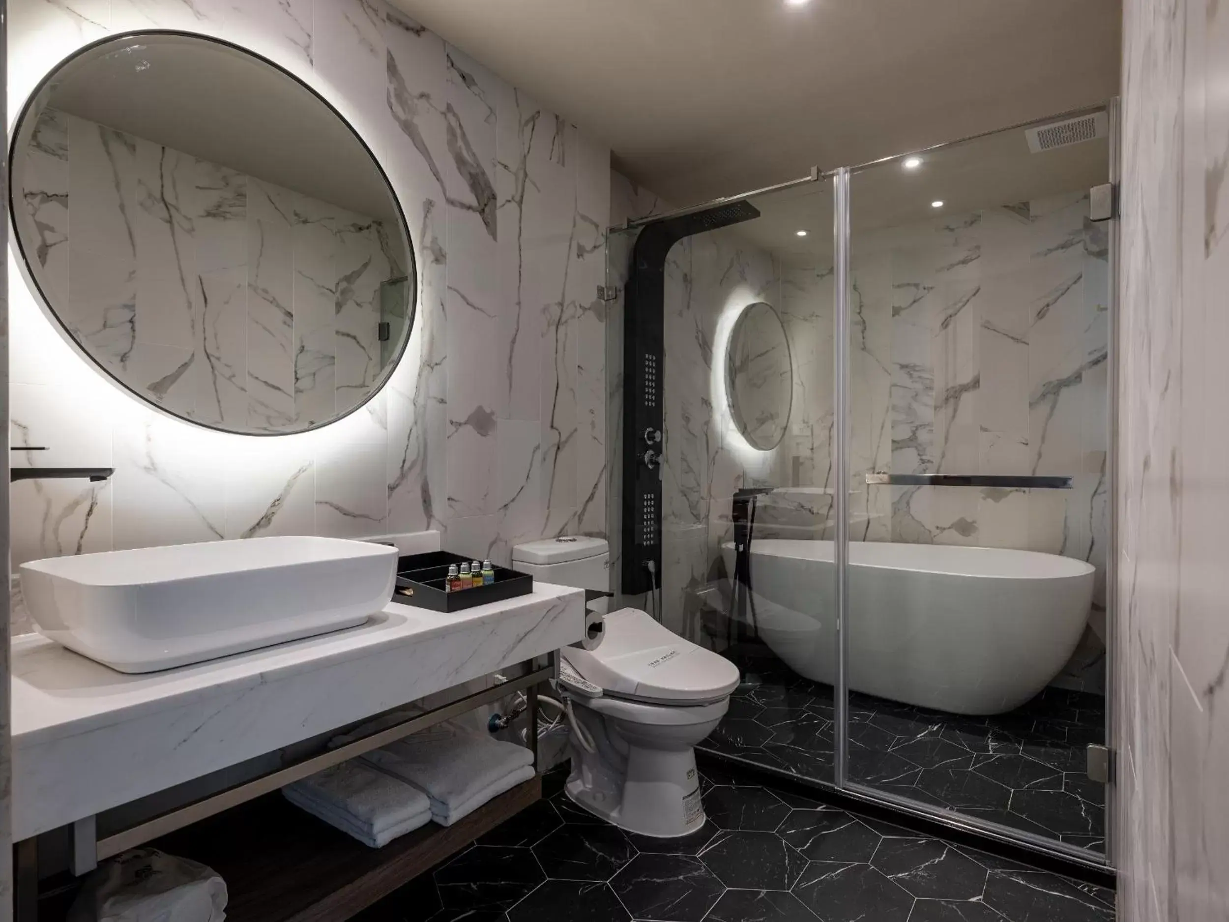 Shower, Bathroom in Kung Shang Design Hotel