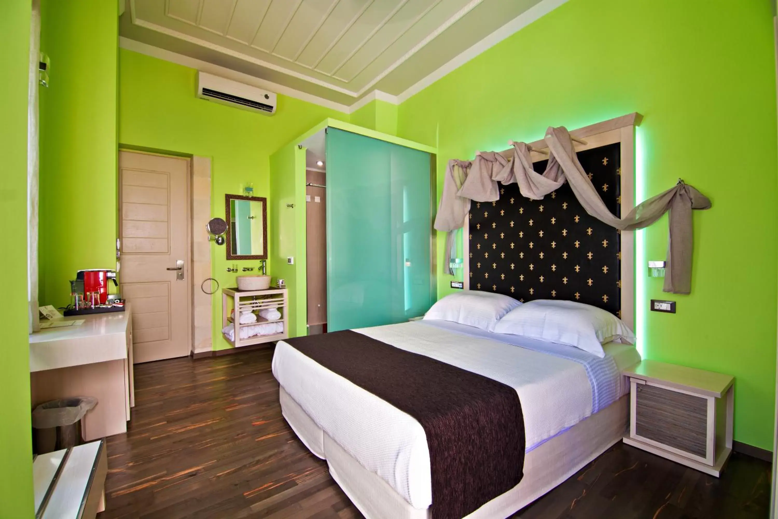 Photo of the whole room, Bed in Elia Fatma Boutique Hotel