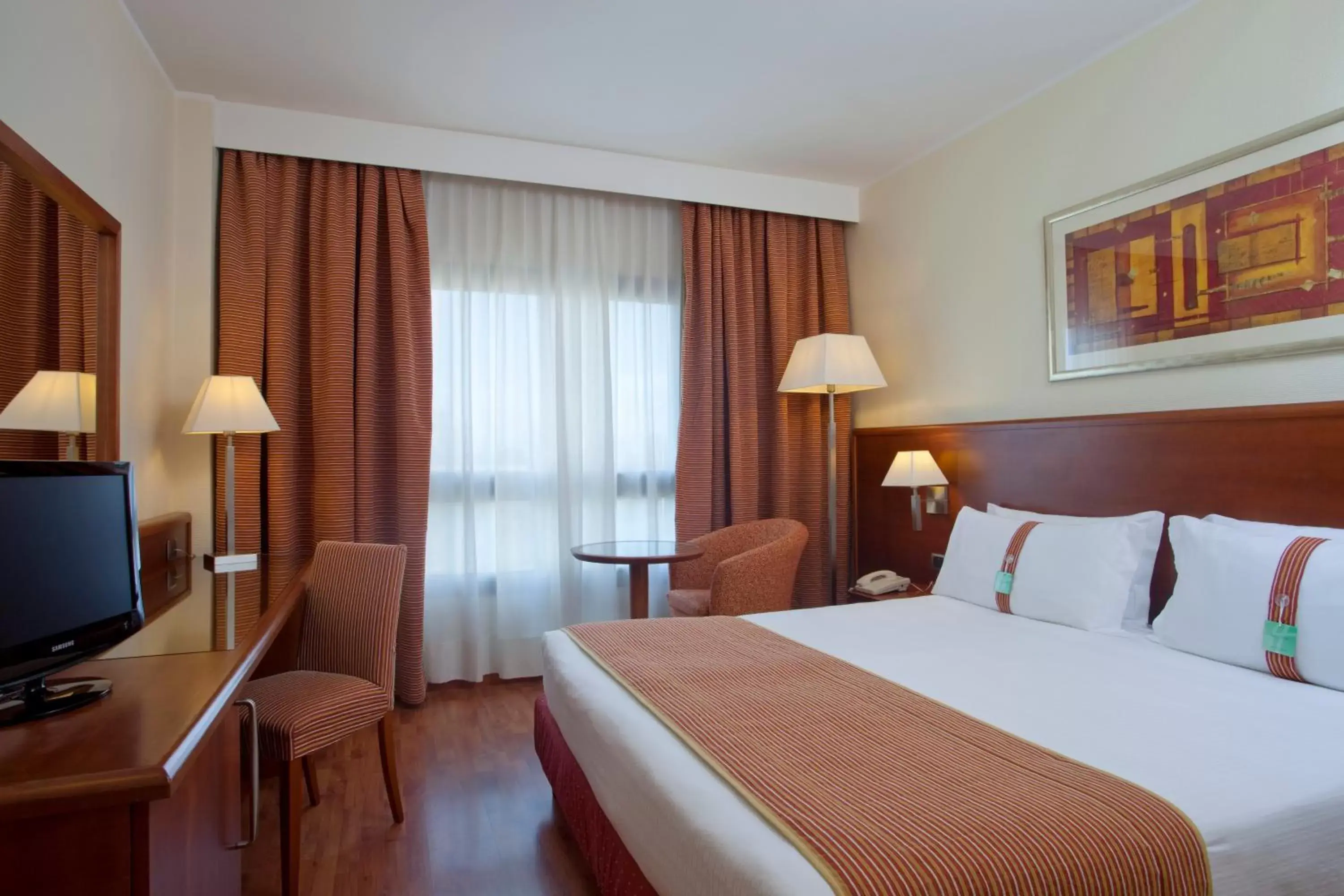 Bedroom, Bed in Holiday Inn Cagliari, an IHG Hotel