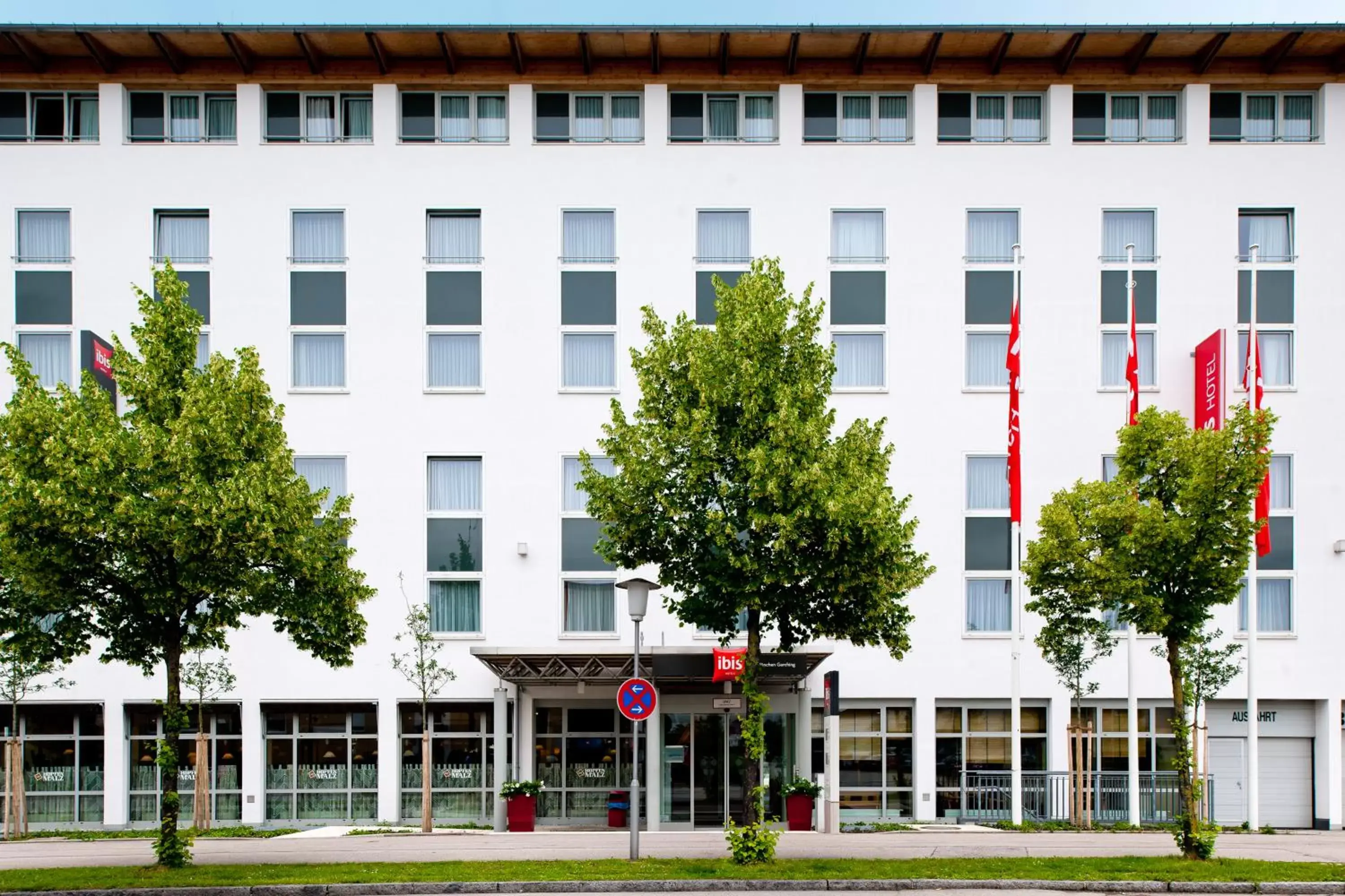 Facade/entrance, Property Building in ibis Hotel München Garching
