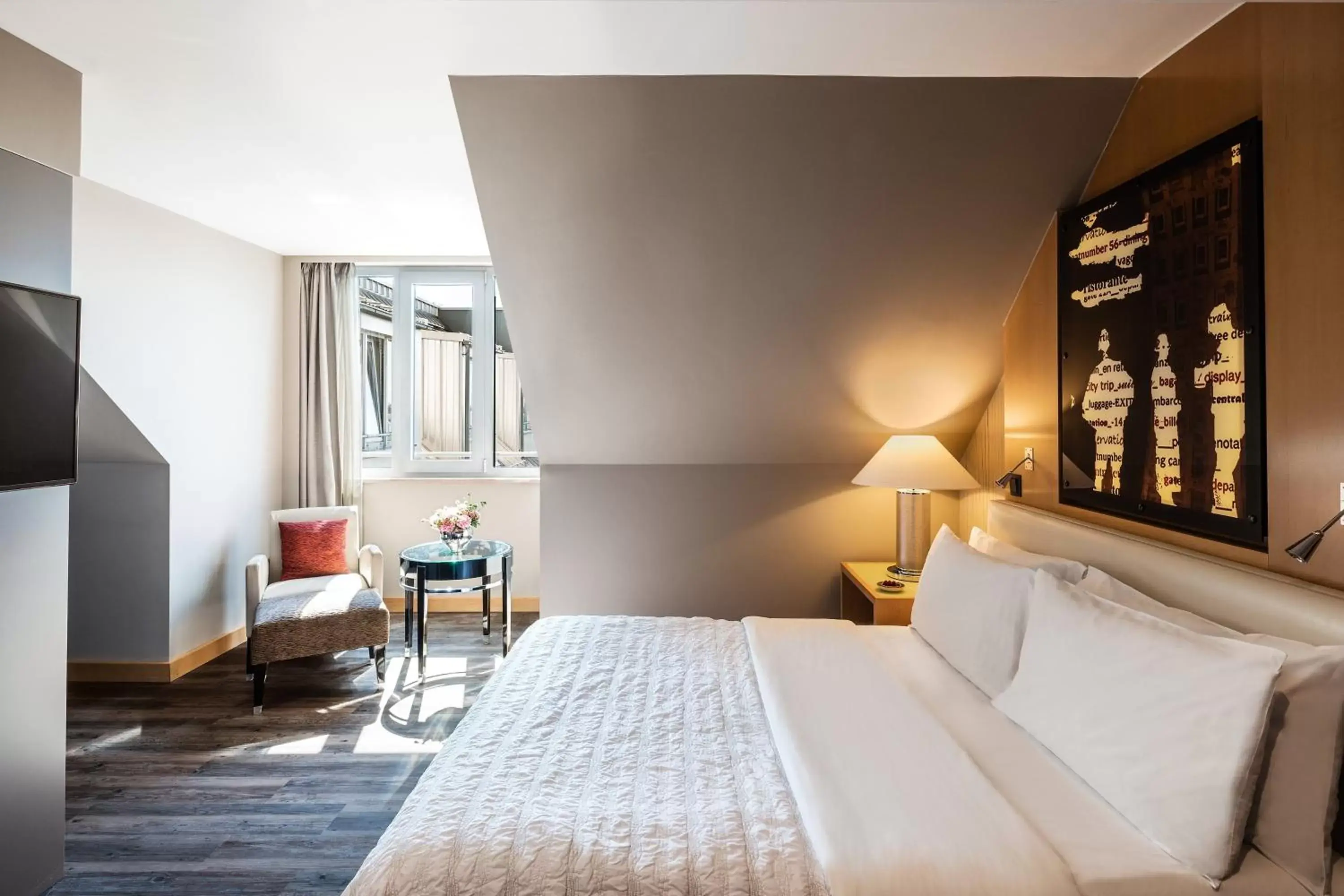 Photo of the whole room, Bed in Le Méridien Munich