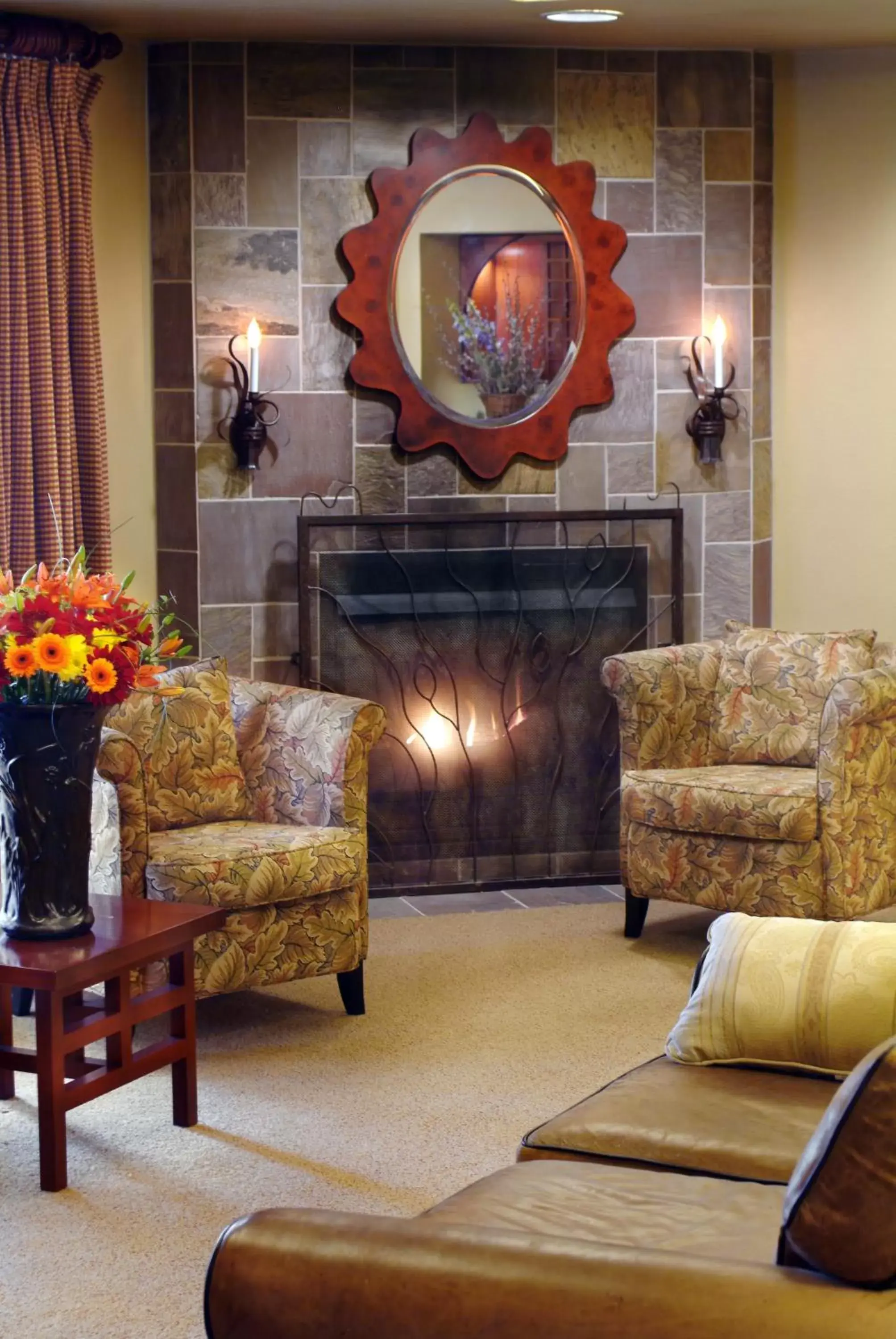 Lobby or reception, Lounge/Bar in Larkspur Landing Folsom-An All-Suite Hotel