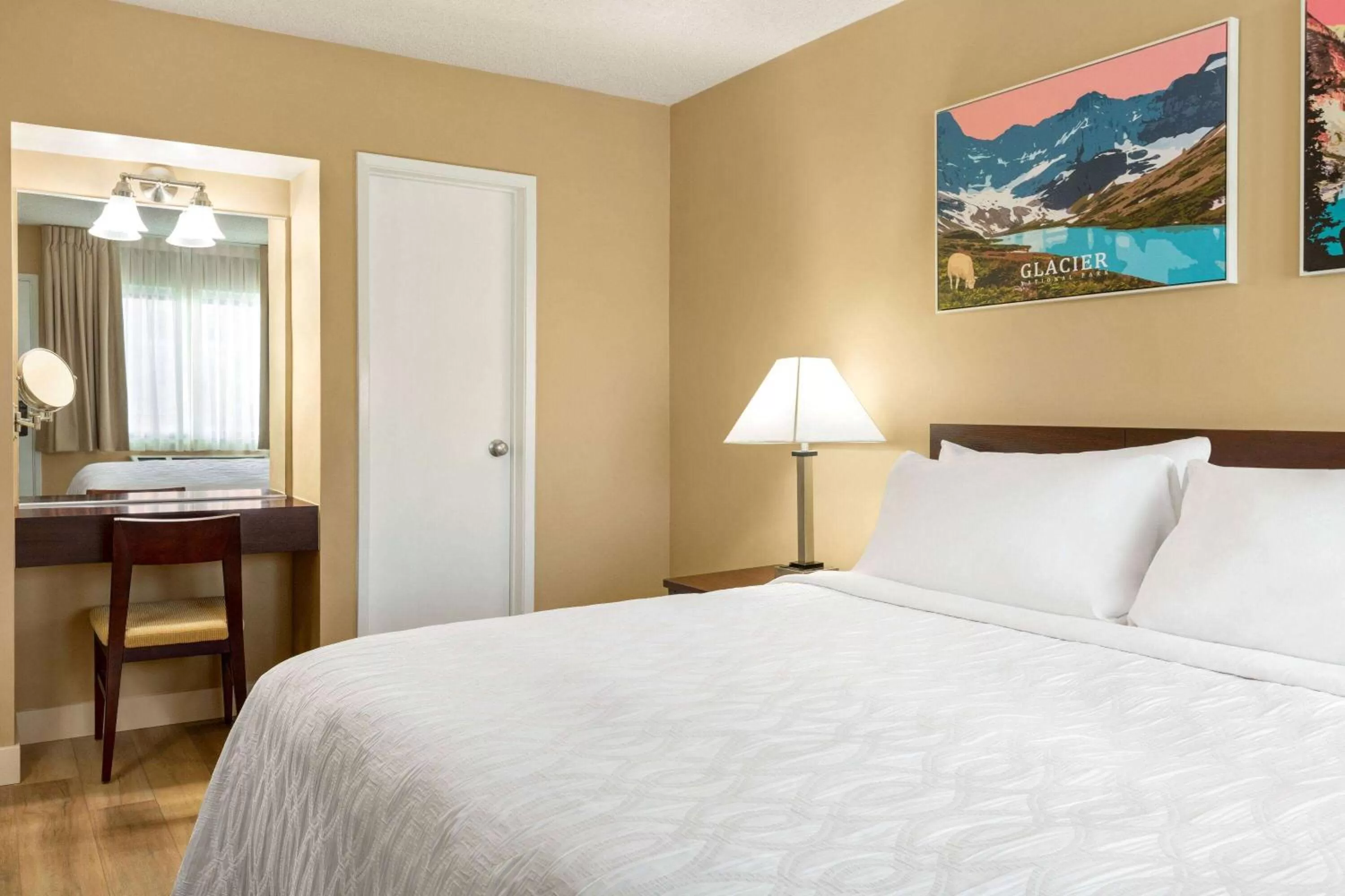 Bedroom, Bed in Travelodge by Wyndham Presidio San Francisco