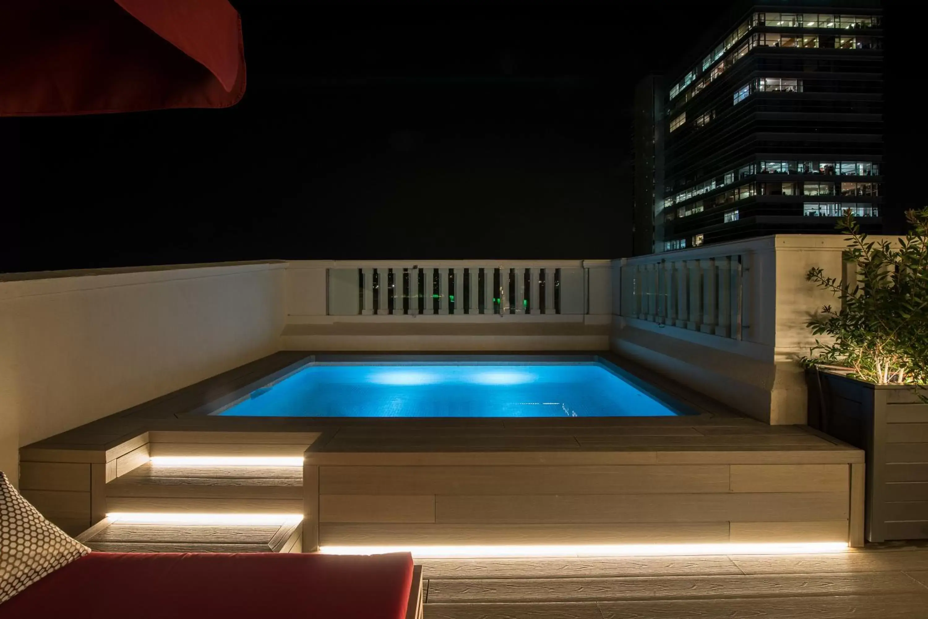 Balcony/Terrace, Swimming Pool in Vincci Mae