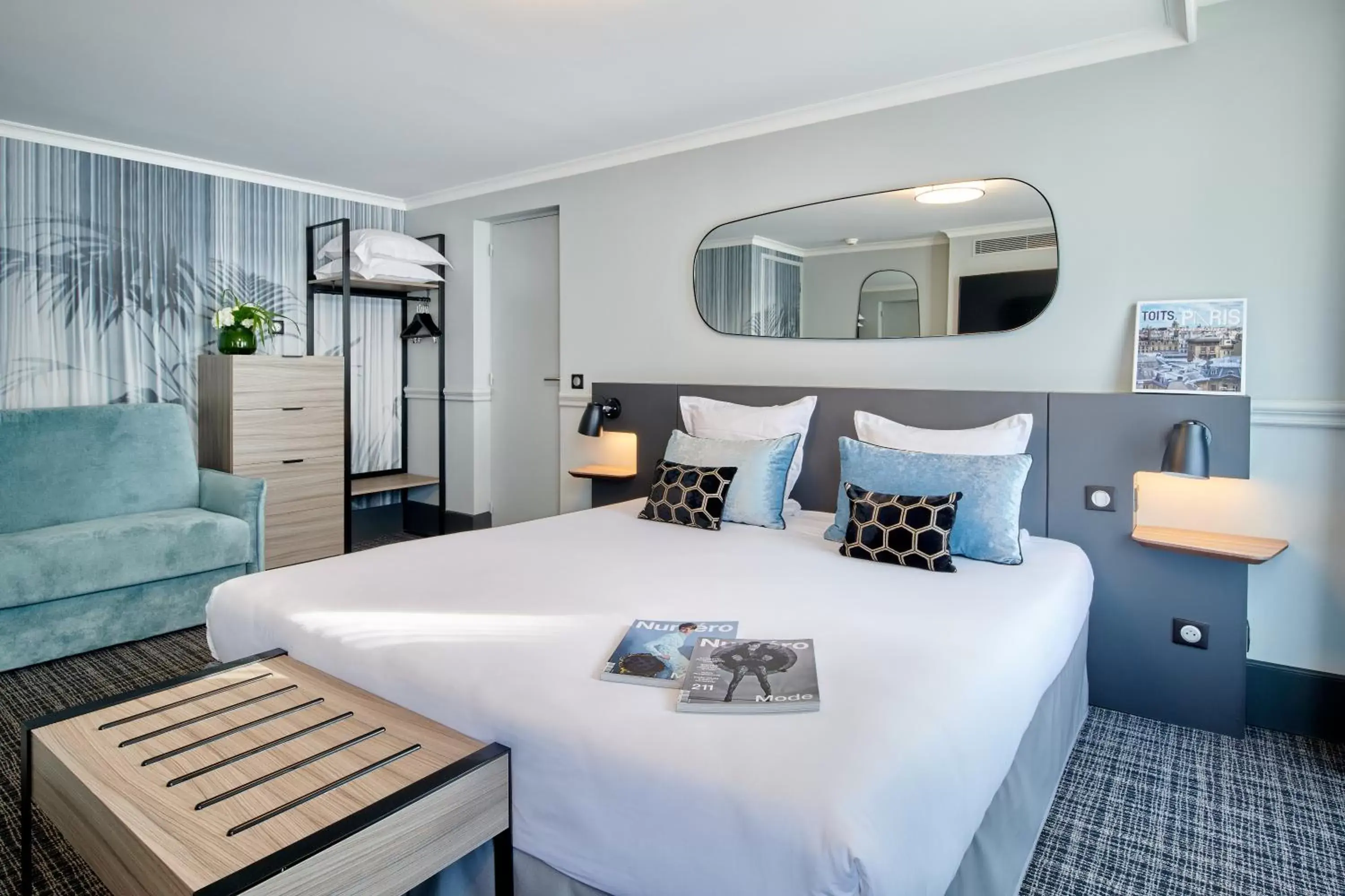Bedroom, Bed in Hotel Vacances Bleues Provinces Opera
