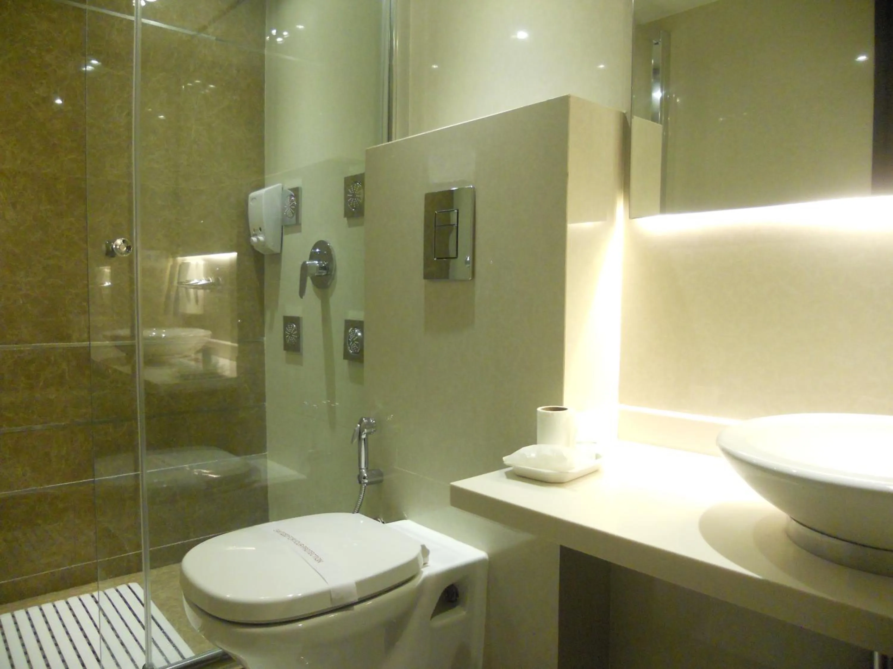 Bathroom in Hotel Grand Godwin - Near New Delhi Railway Station - Paharganj