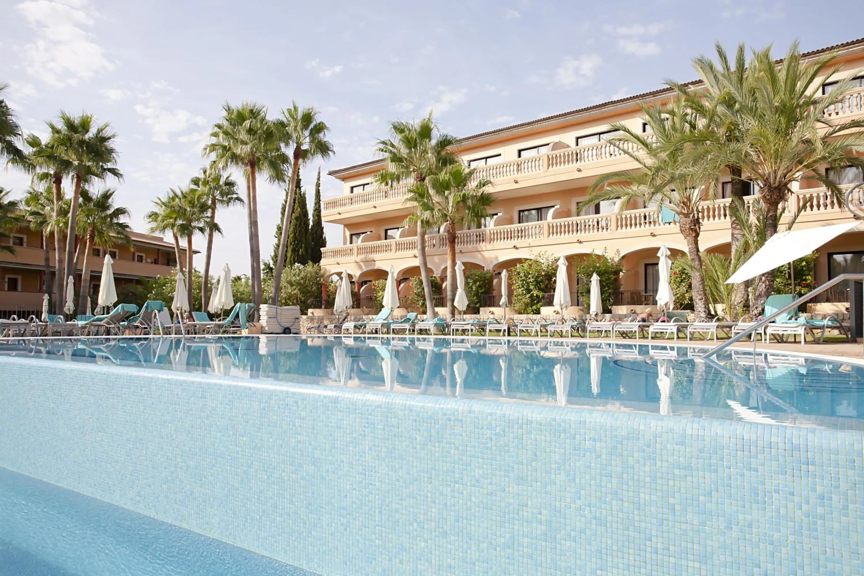 Swimming pool in Mon Port Hotel & Spa