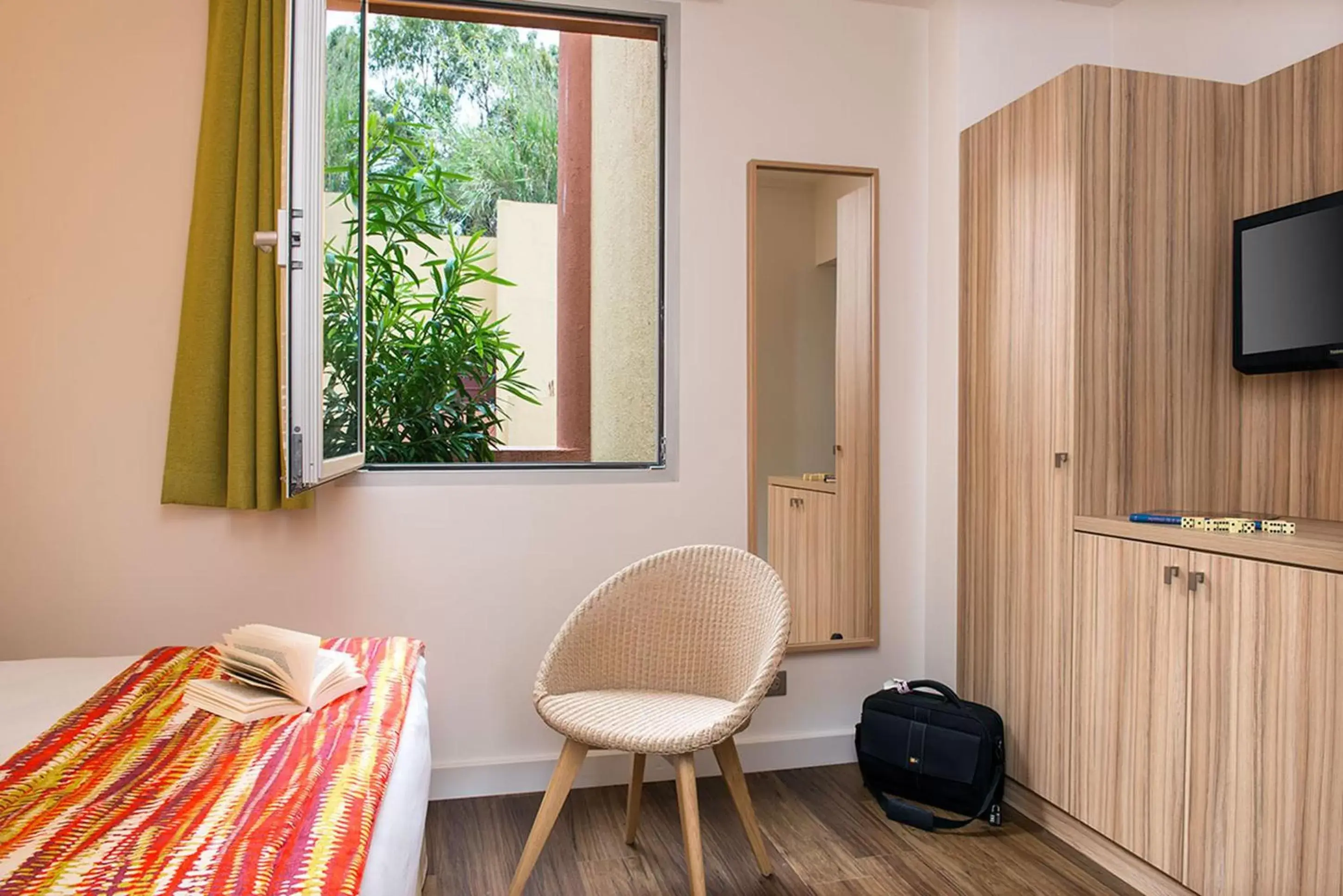 Bedroom, Seating Area in Hôtel Vacances Bleues Delcloy