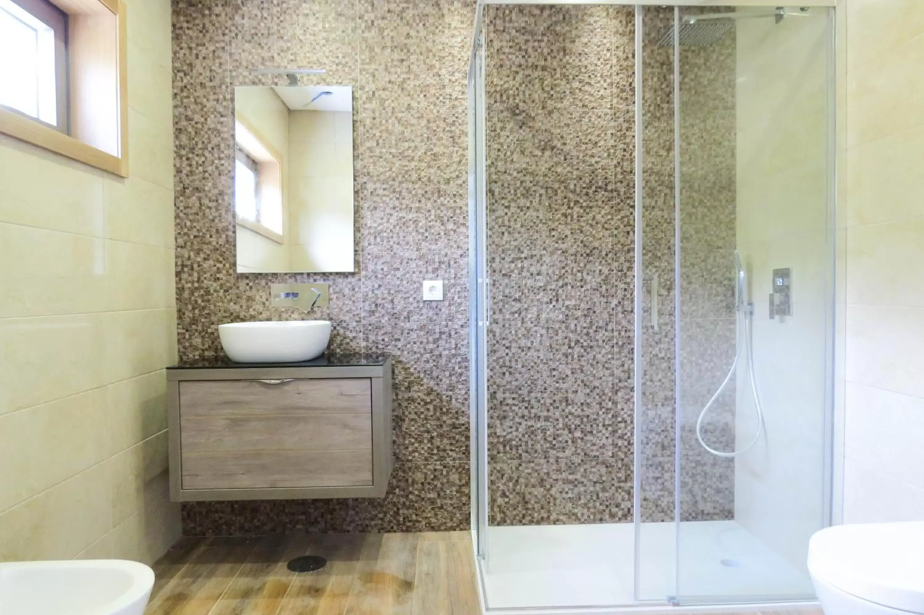 Shower, Bathroom in Casa Miradouro