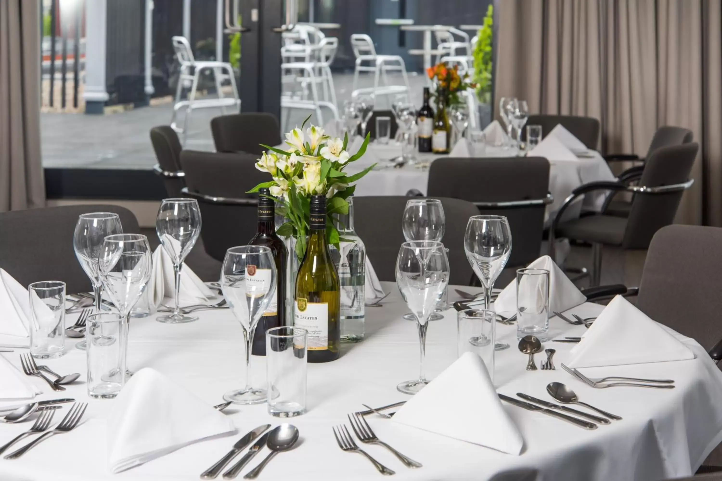 Banquet/Function facilities, Restaurant/Places to Eat in Holiday Inn London West, an IHG Hotel