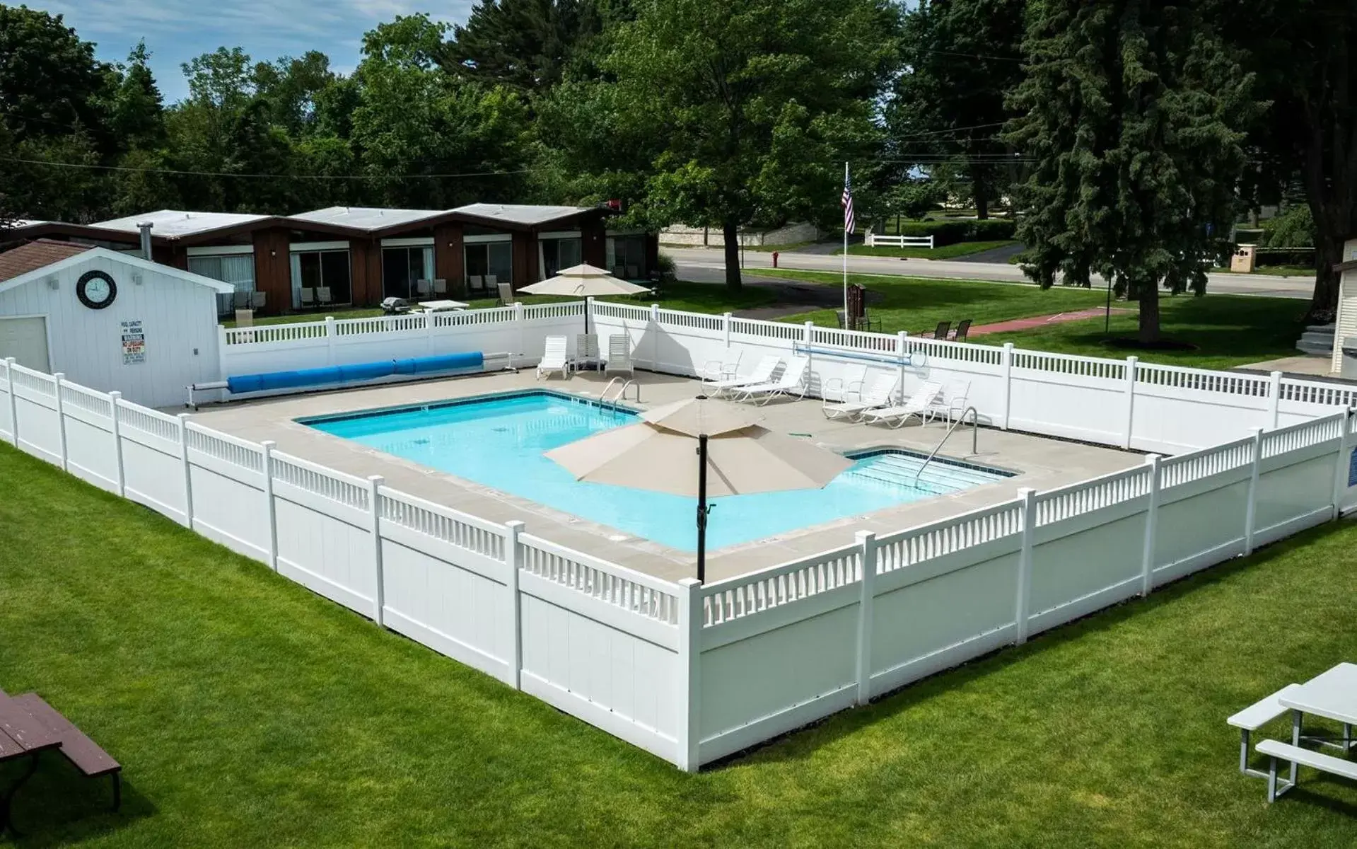 Swimming Pool in Nader's Motel & Suites