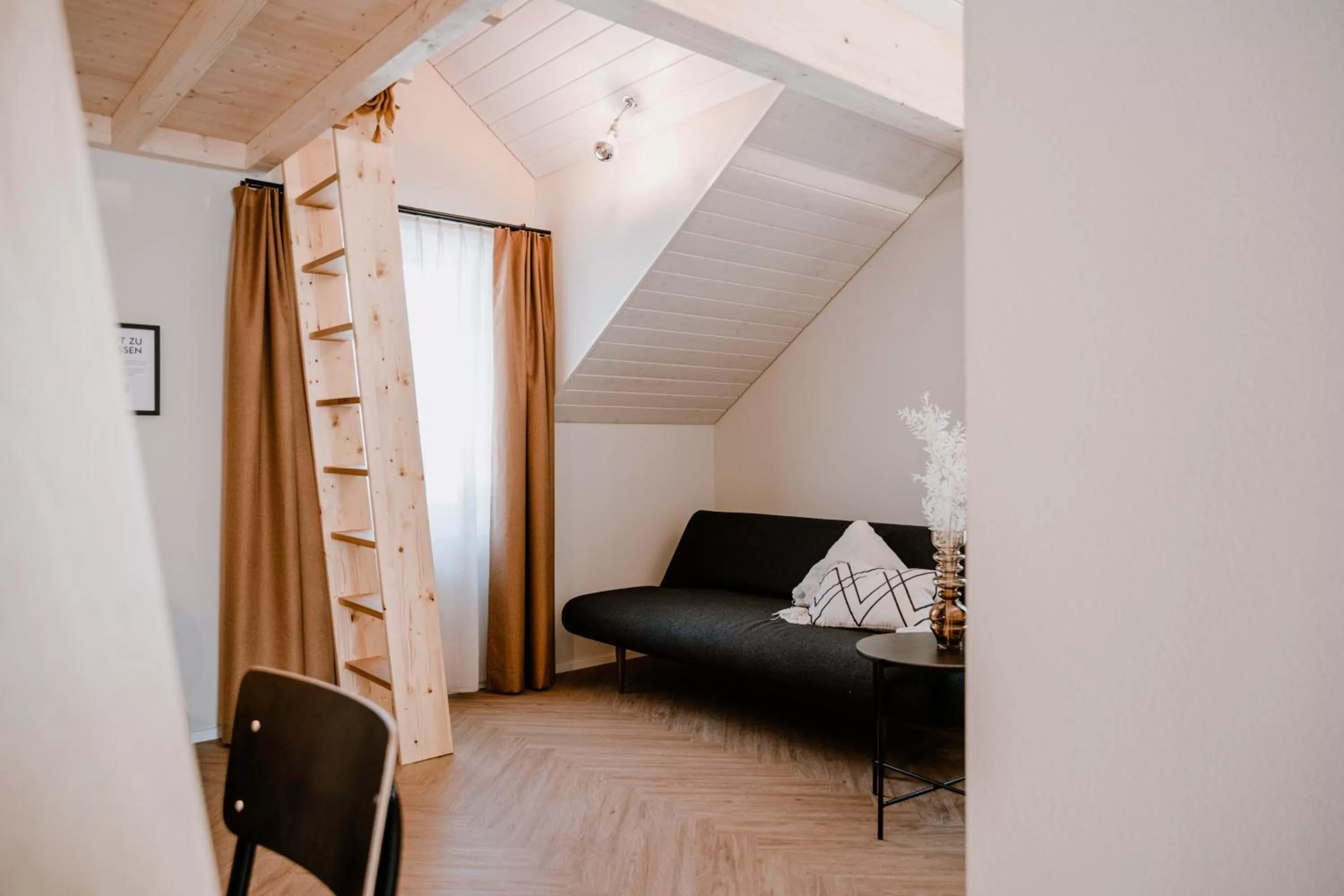 Seating area in Hotel Müllers Self-Check-In