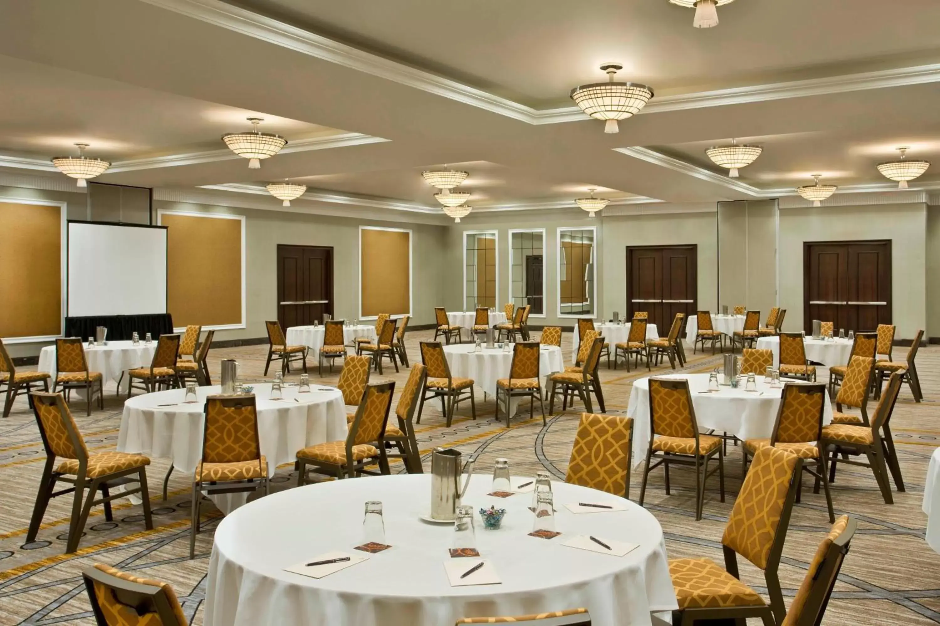 Meeting/conference room, Restaurant/Places to Eat in Sheraton Valley Forge King of Prussia