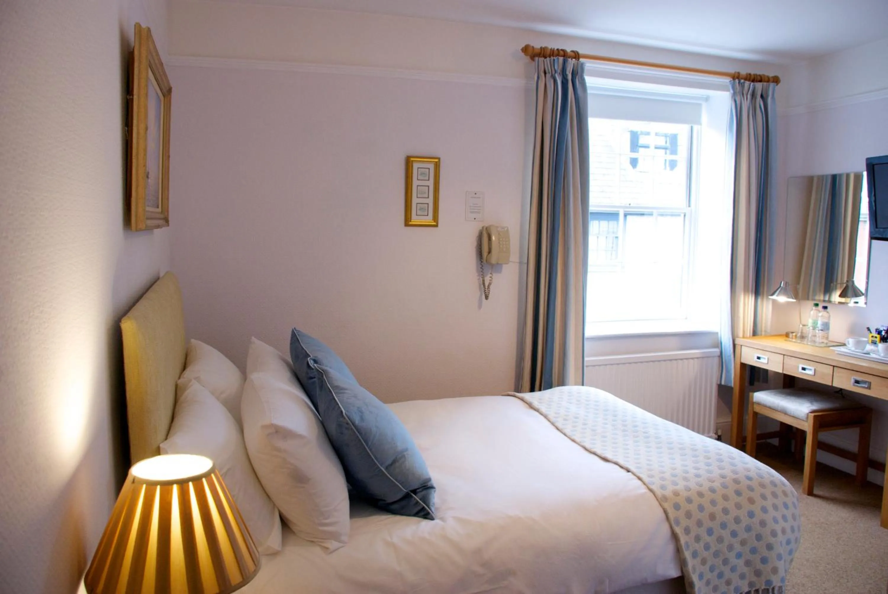 Bedroom, Bed in Chantry Hotel