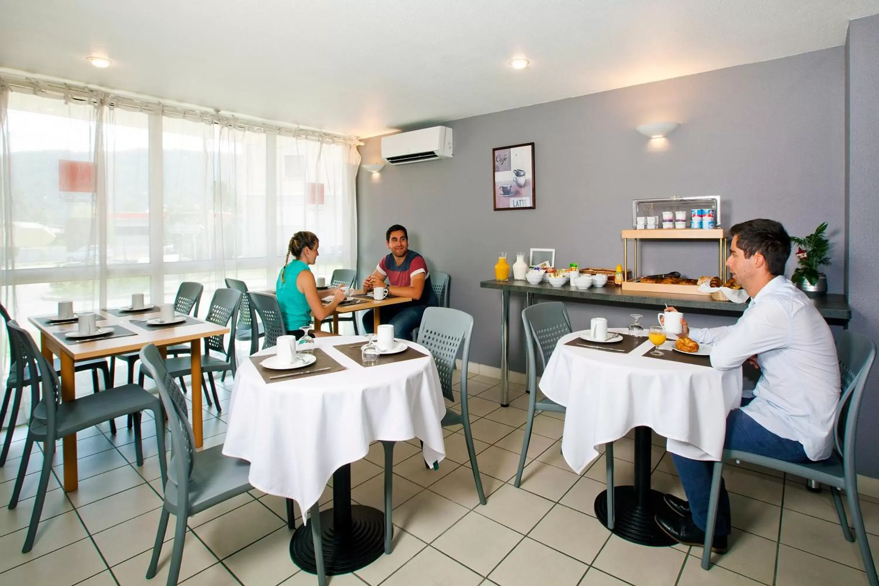 Buffet breakfast, Restaurant/Places to Eat in Séjours & Affaires Annecy Le Pont Neuf