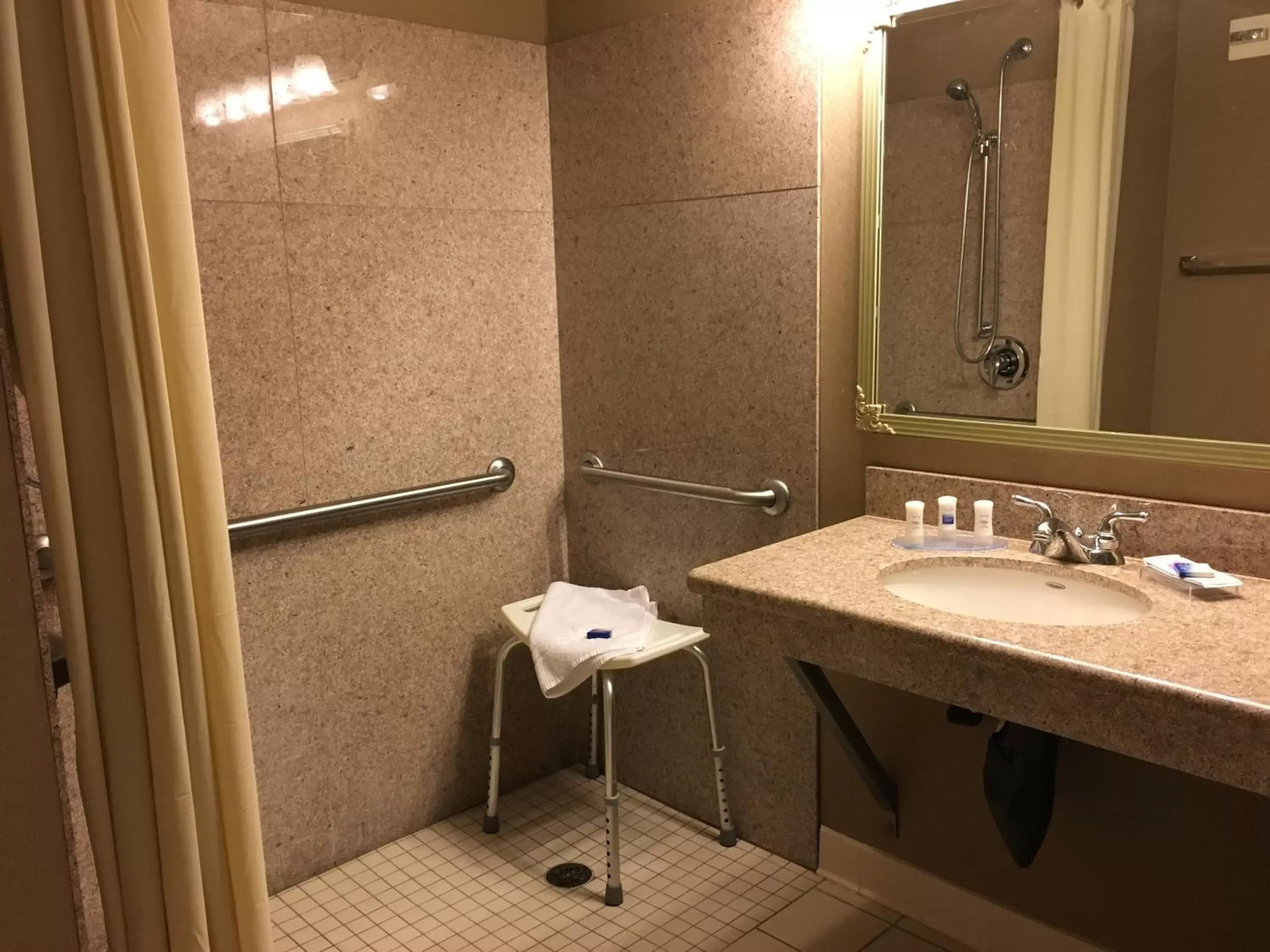 Shower, Bathroom in Wingate by Wyndham Coon Rapids
