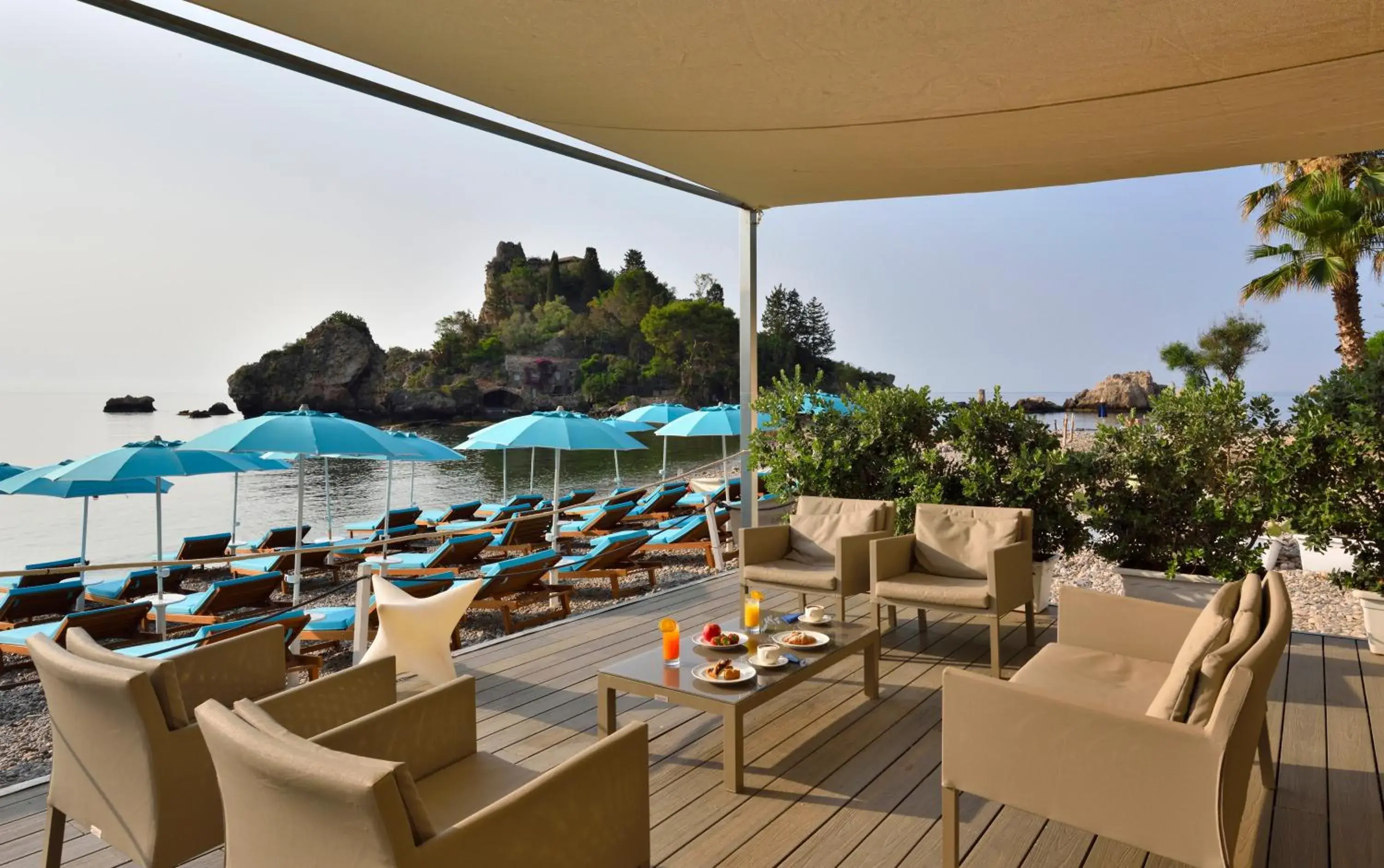 Lounge or bar in La Plage Resort