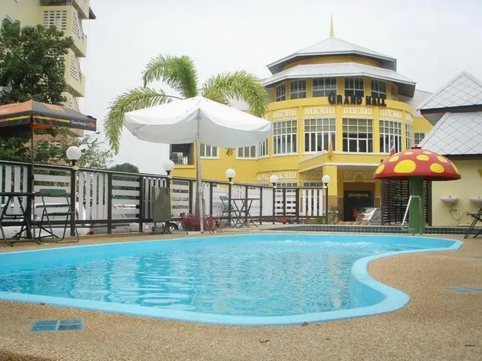 Swimming Pool in Grand Hill Resort and Spa