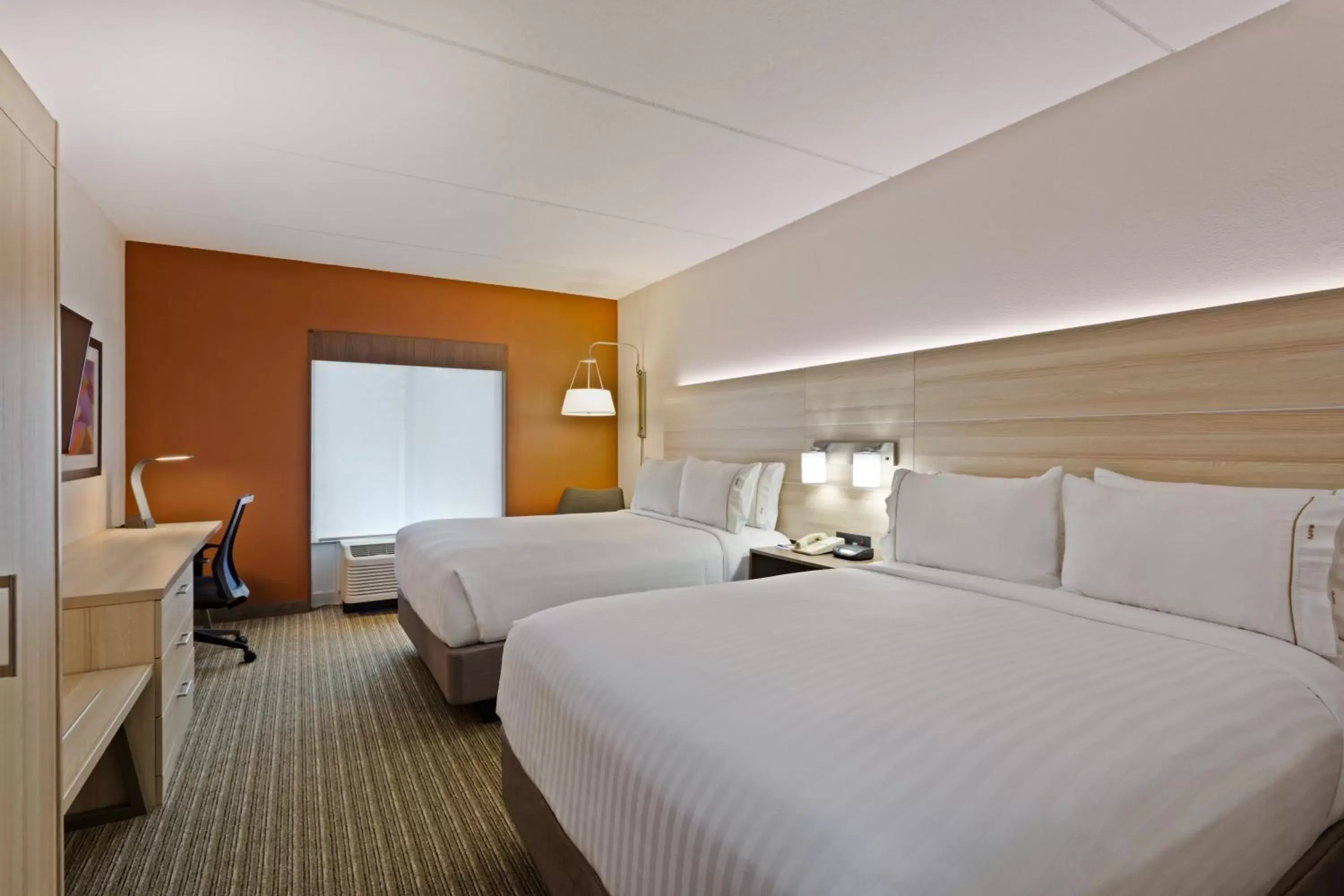 Photo of the whole room, Bed in Holiday Inn Express & Suites Tavares, an IHG Hotel