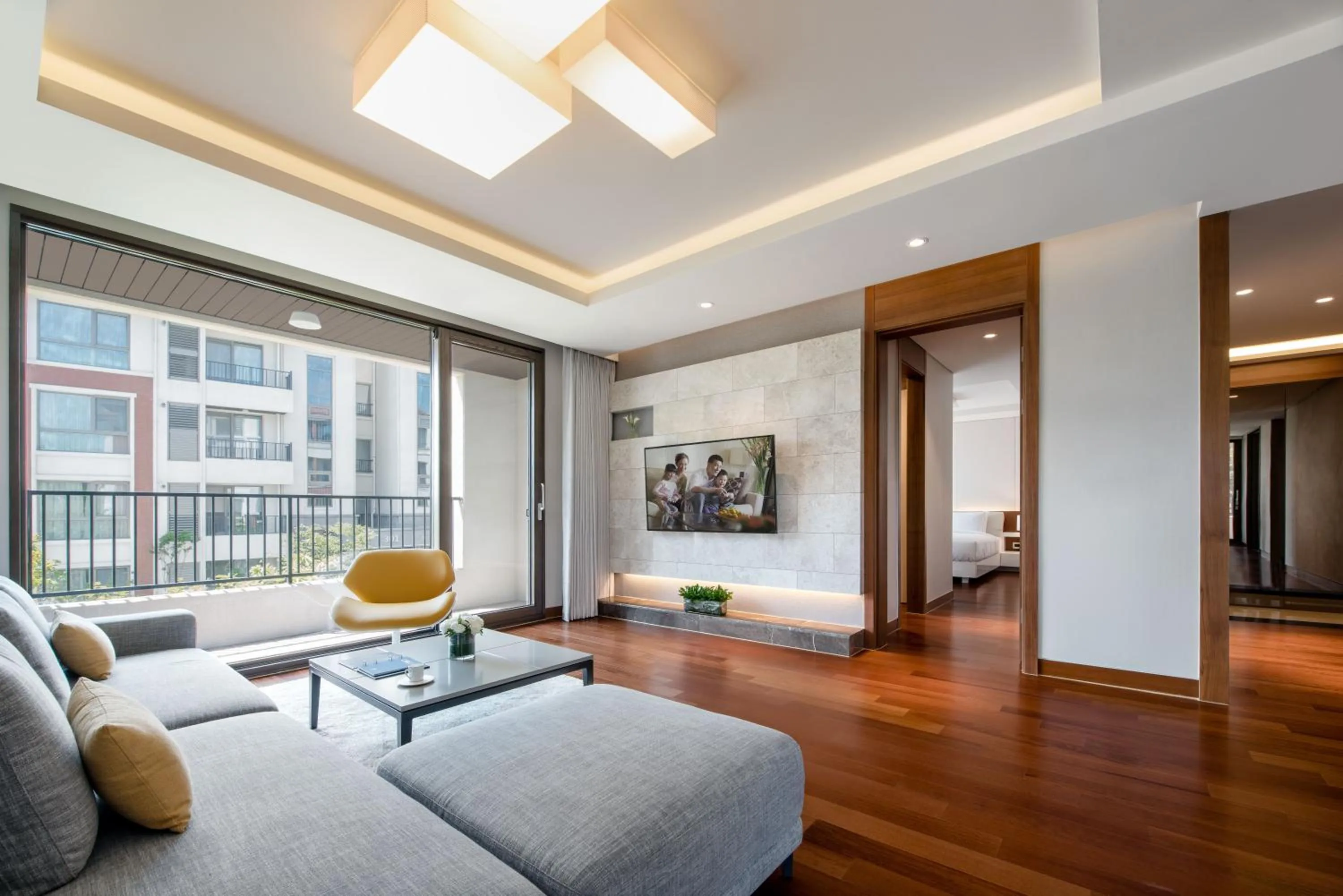 Spring in Somerset Jeju Shinhwa World