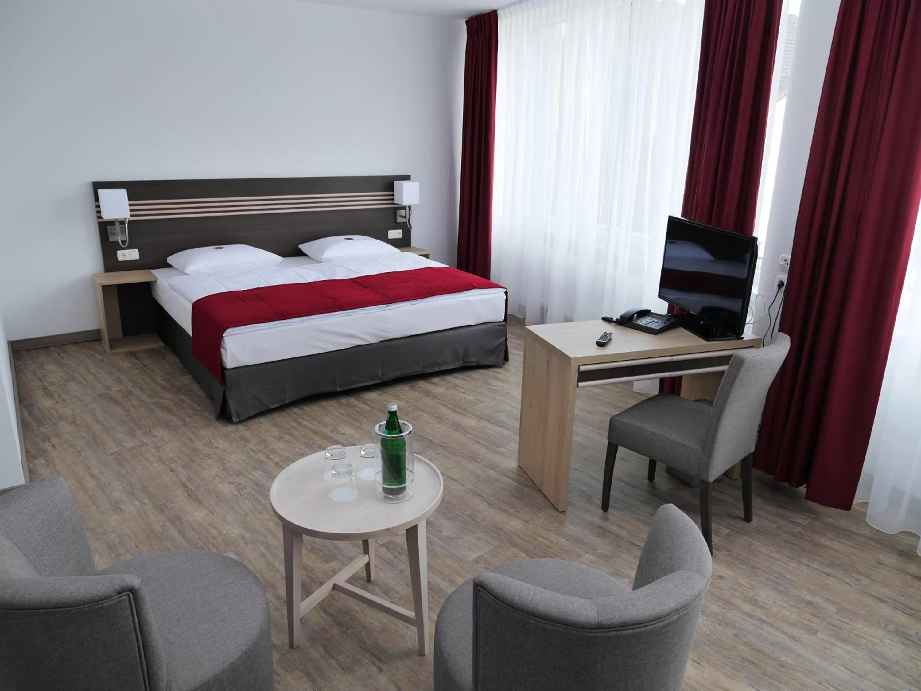 TV and multimedia, Bed in Ruhr Inn Hotel