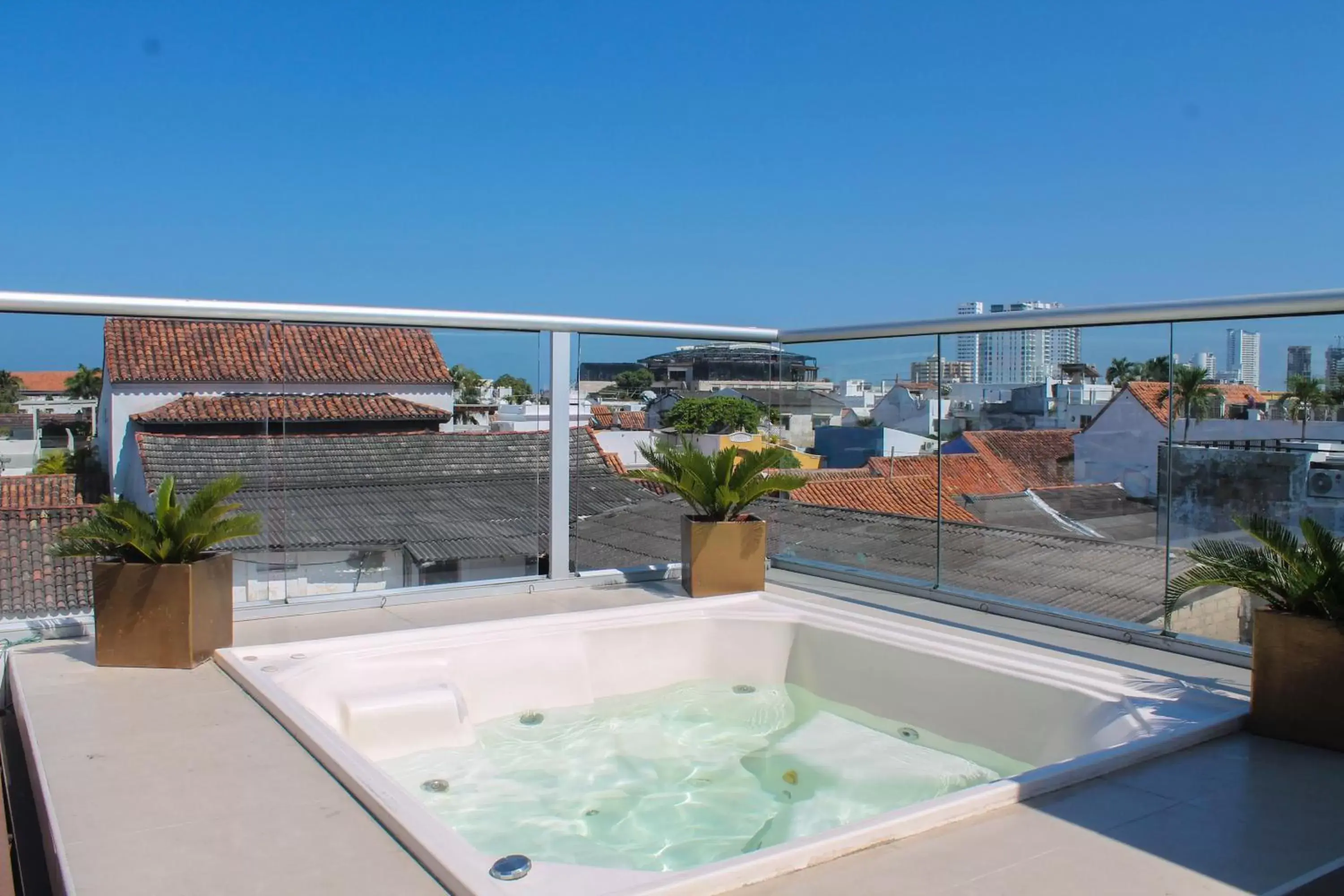 Hot Tub in Hotel Cartagena Royal Inn