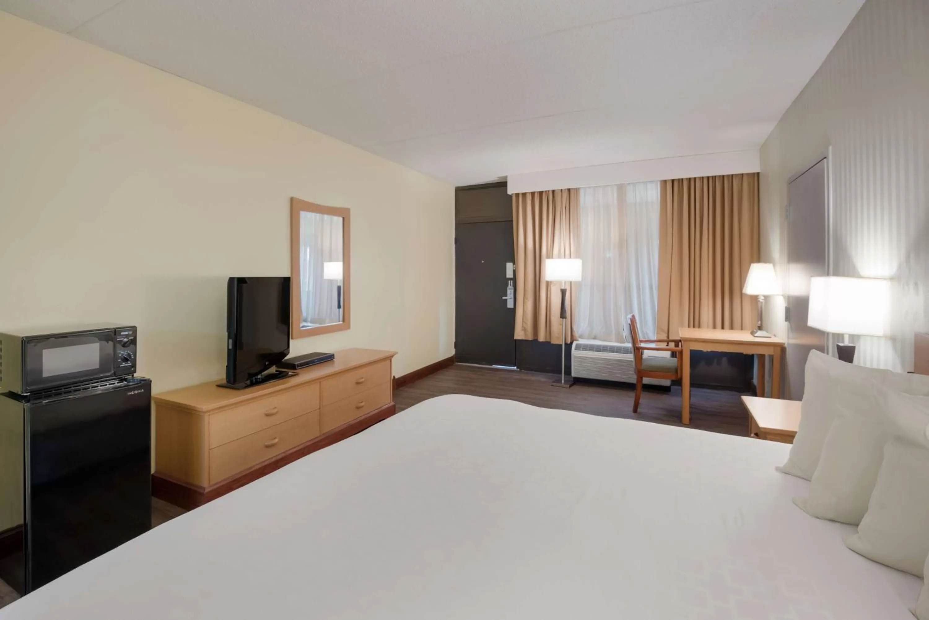 Bedroom, Bed in Best Western Inn