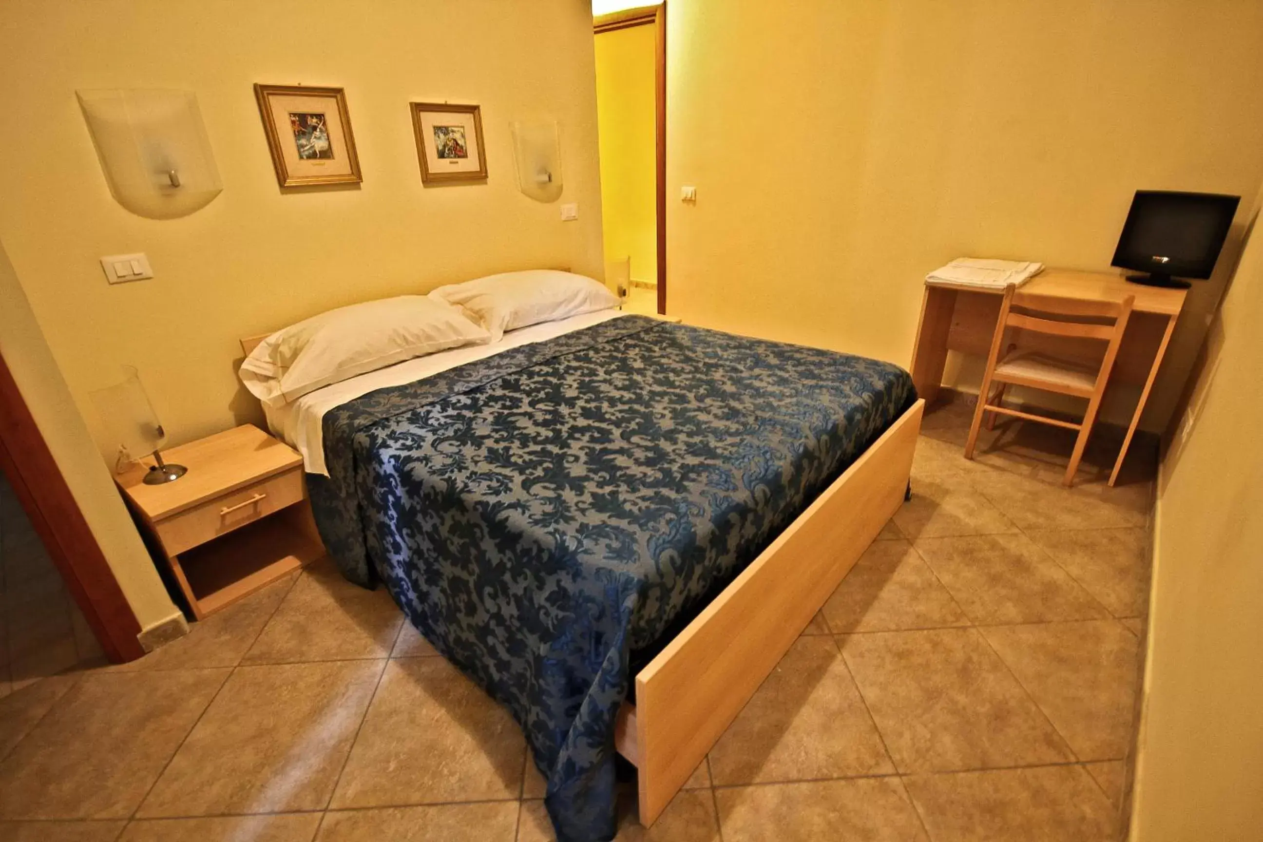 Photo of the whole room, Bed in Il Cantinone Rooms