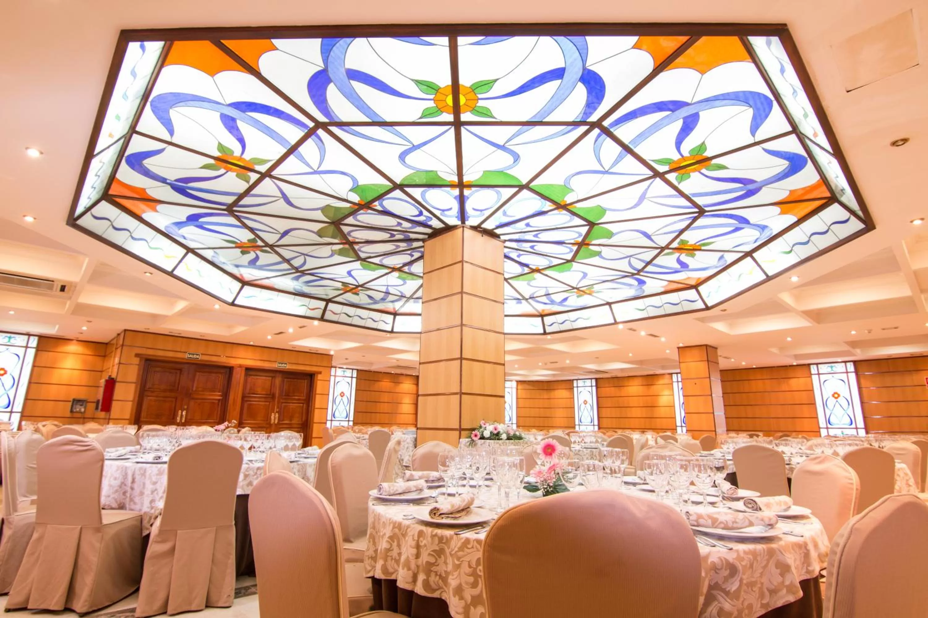 Business facilities in Hotel Abades Loja