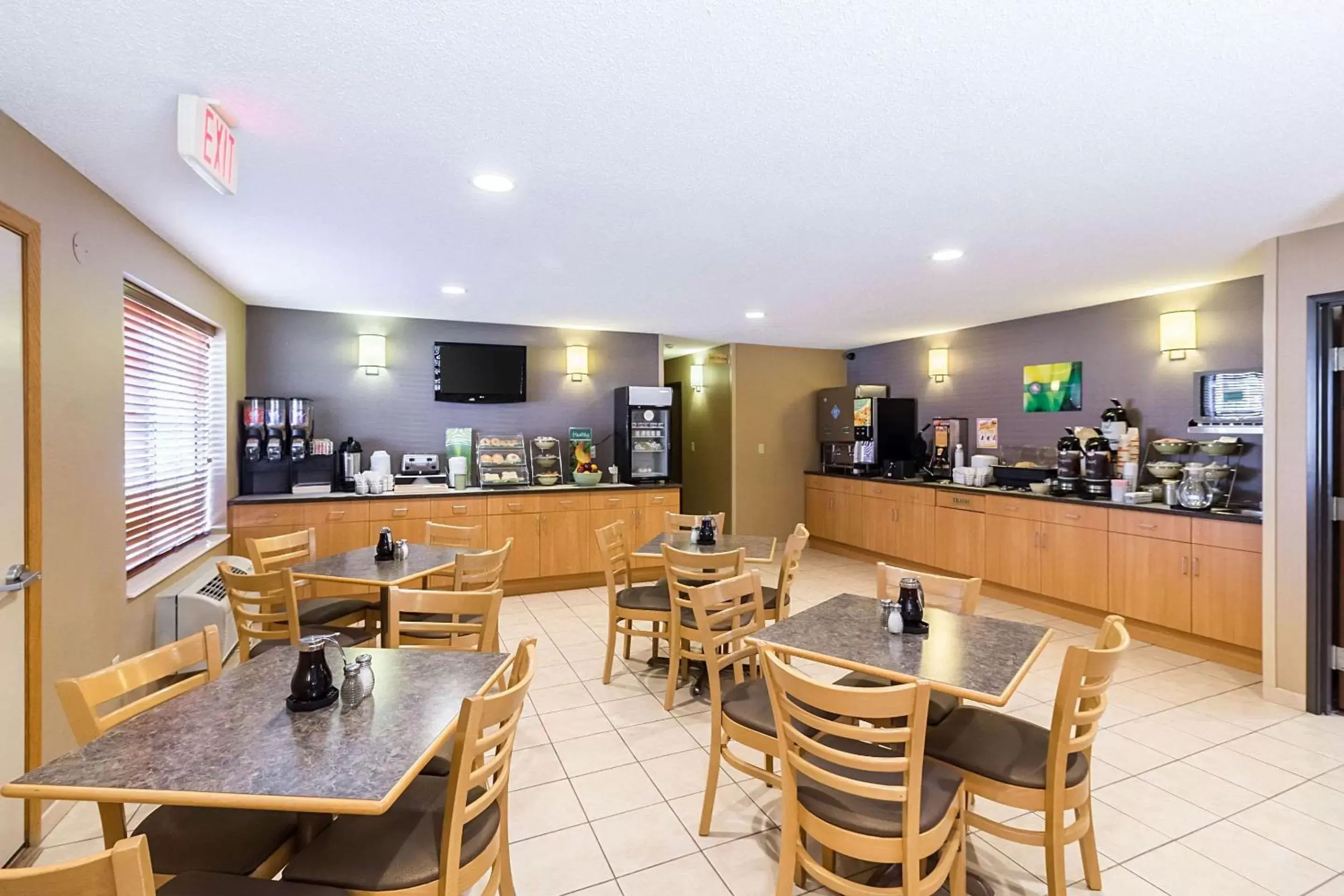 Restaurant/Places to Eat in Quality Inn - Marshall