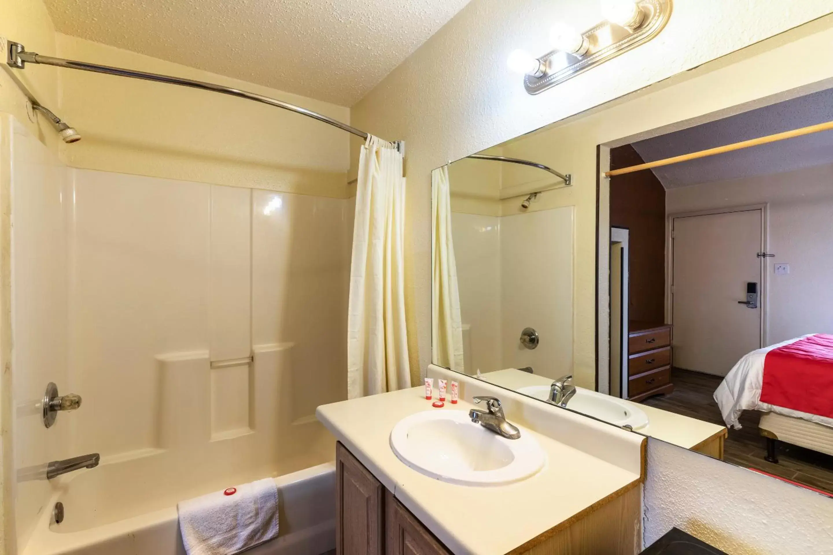 Area and facilities, Bathroom in OYO Hotel Decatur TX Hwy 287 Northwest