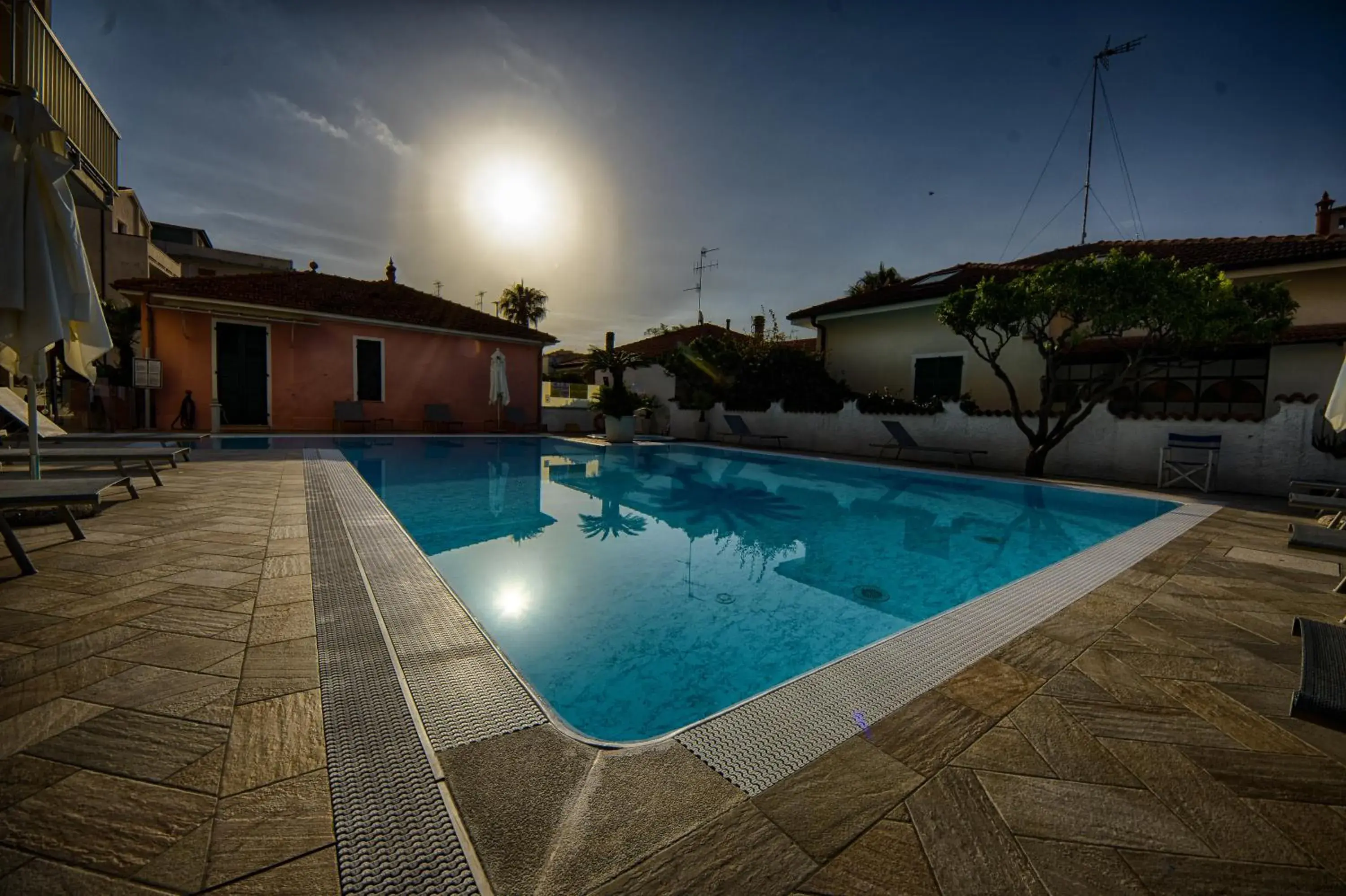 Garden, Swimming Pool in Hotel Splendid