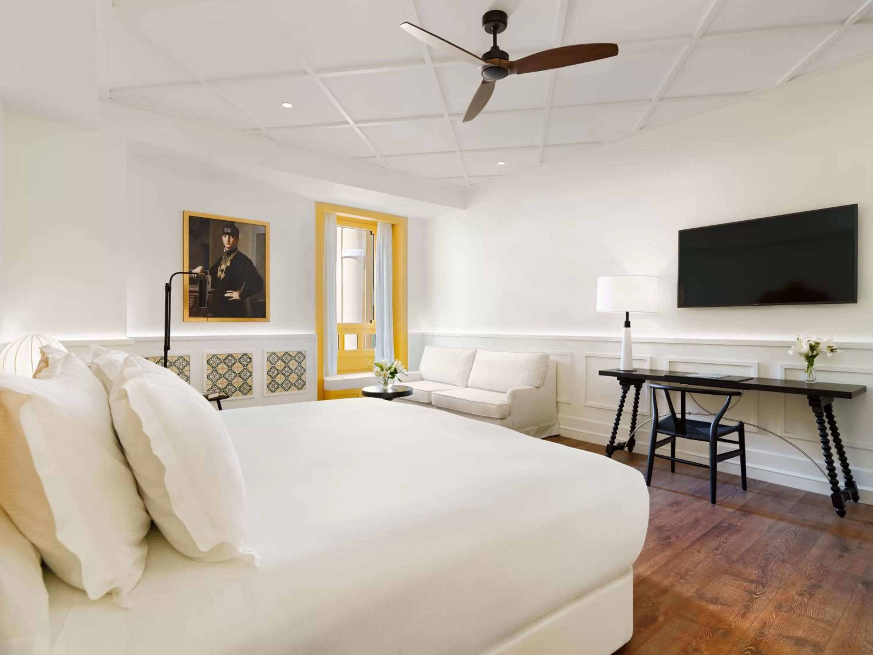 Photo of the whole room, Bed in H10 Casa de la Plata